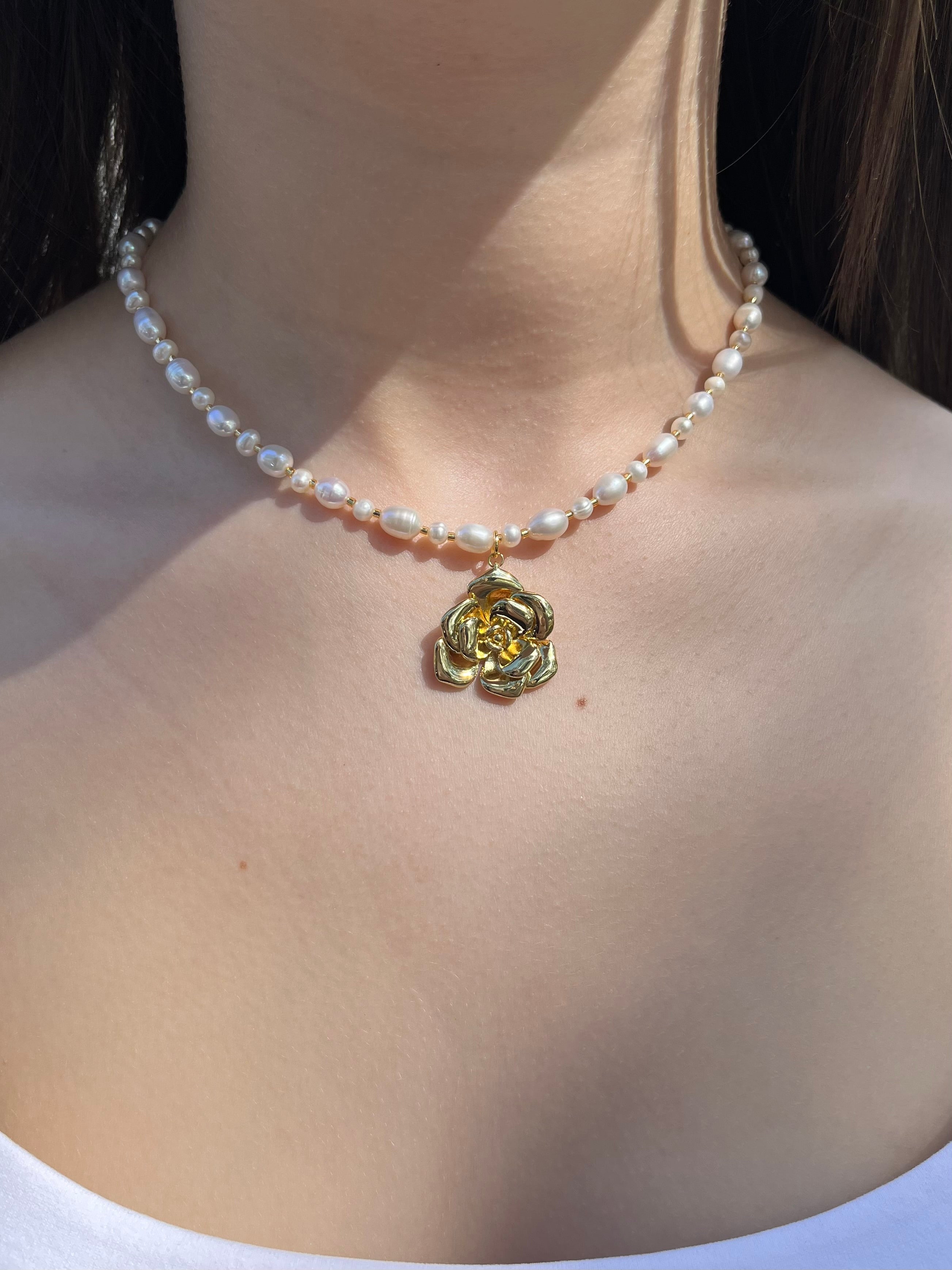 Pearl Necklace with rose pendant: 18K Gold Plated