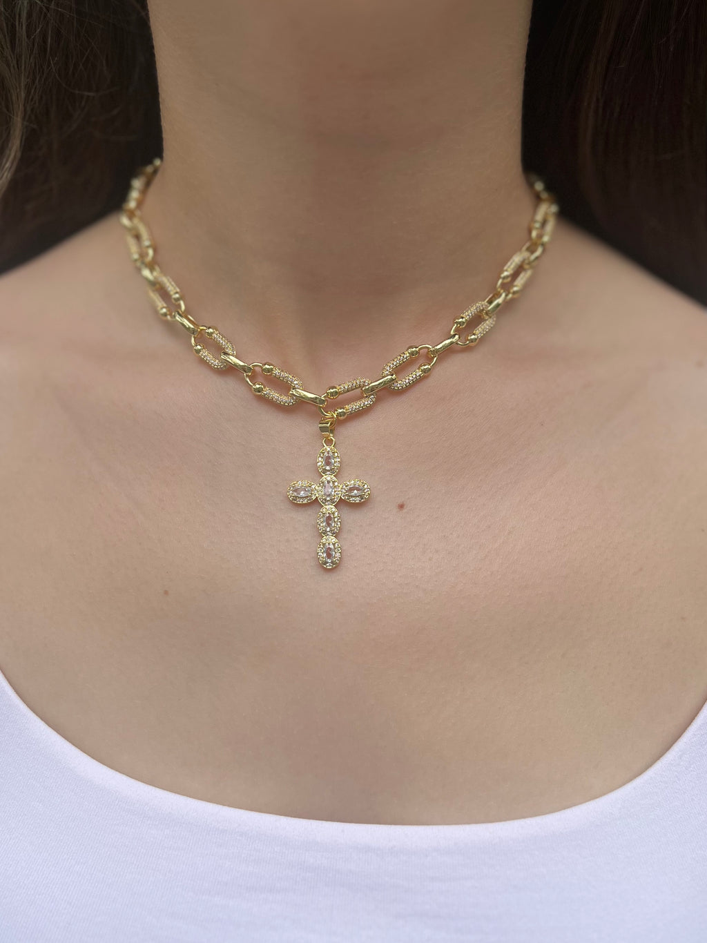 Zirconia chain necklace with cross pendant