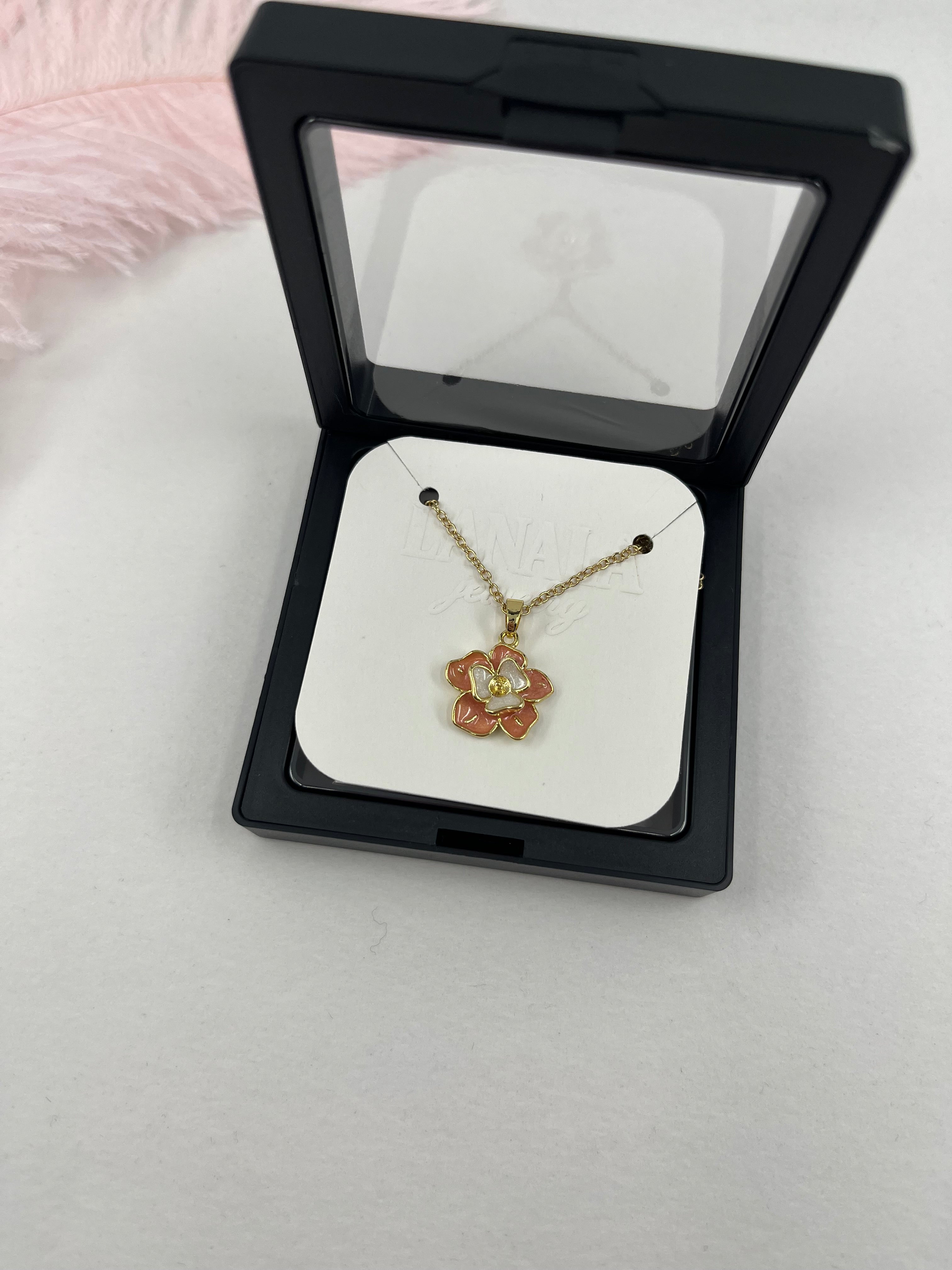18K Gold Flower Enamel Pendant Necklace