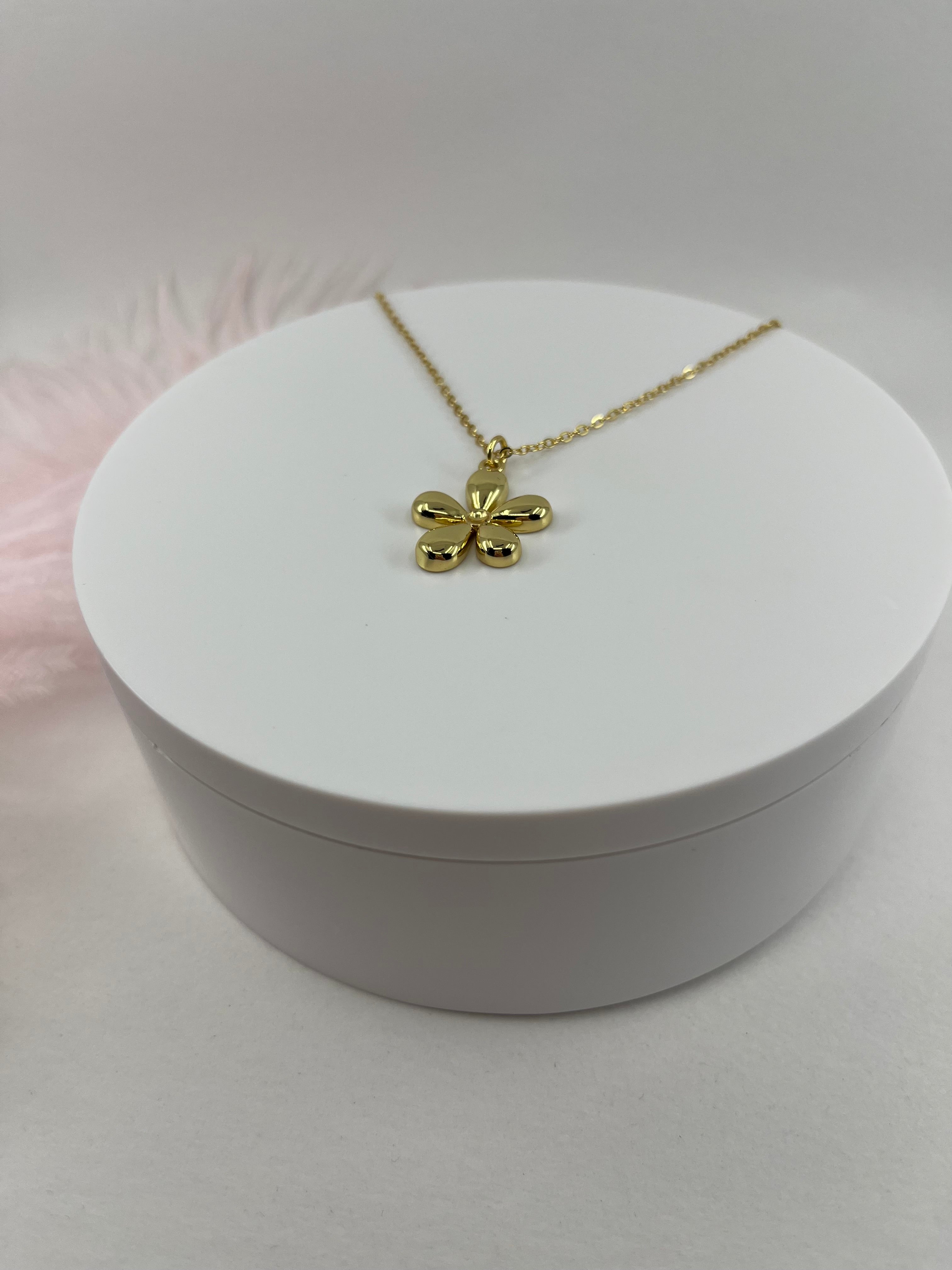Choker necklace with gold flower pendants: 18K Gold Plated