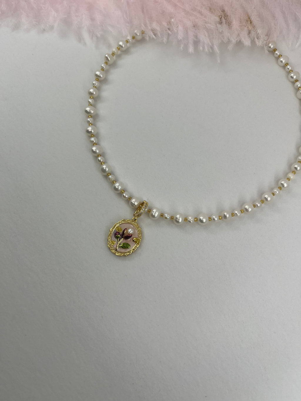 Pearl Necklace with enamel pendant: 18K Gold Plated