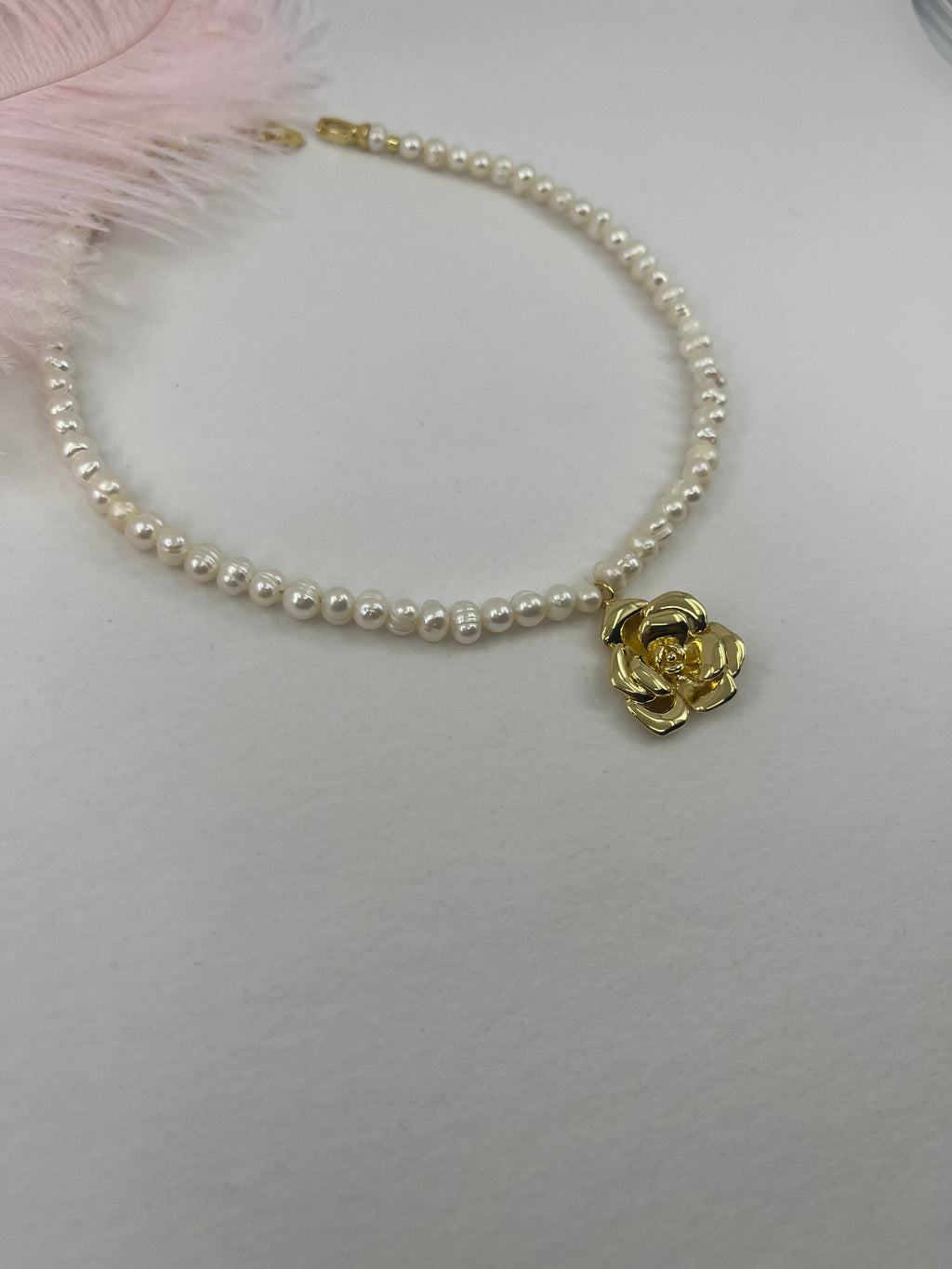 Pearl Necklace with gold rose pendants: 18K Gold Plated