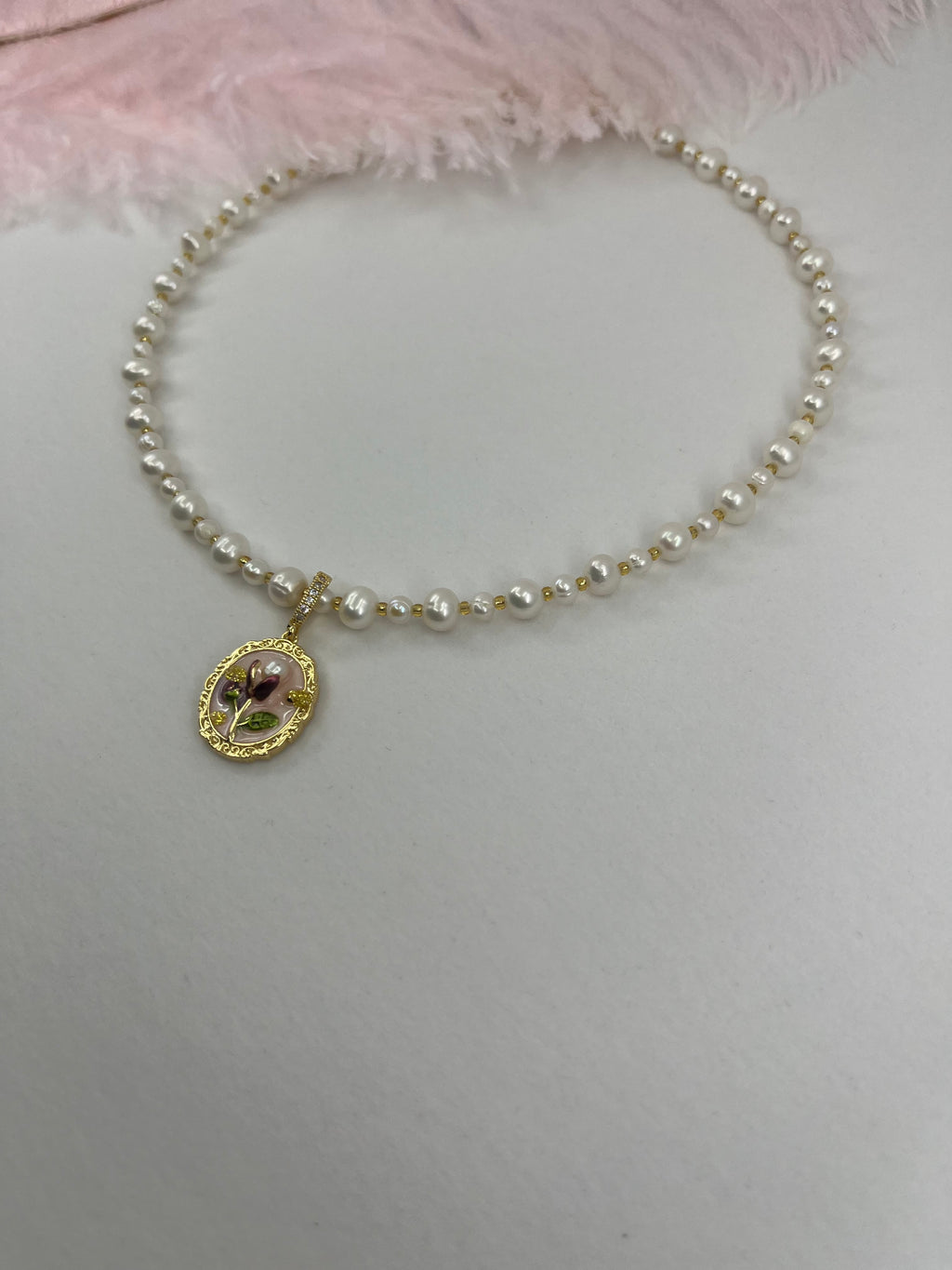 Pearl Necklace with enamel pendant: 18K Gold Plated