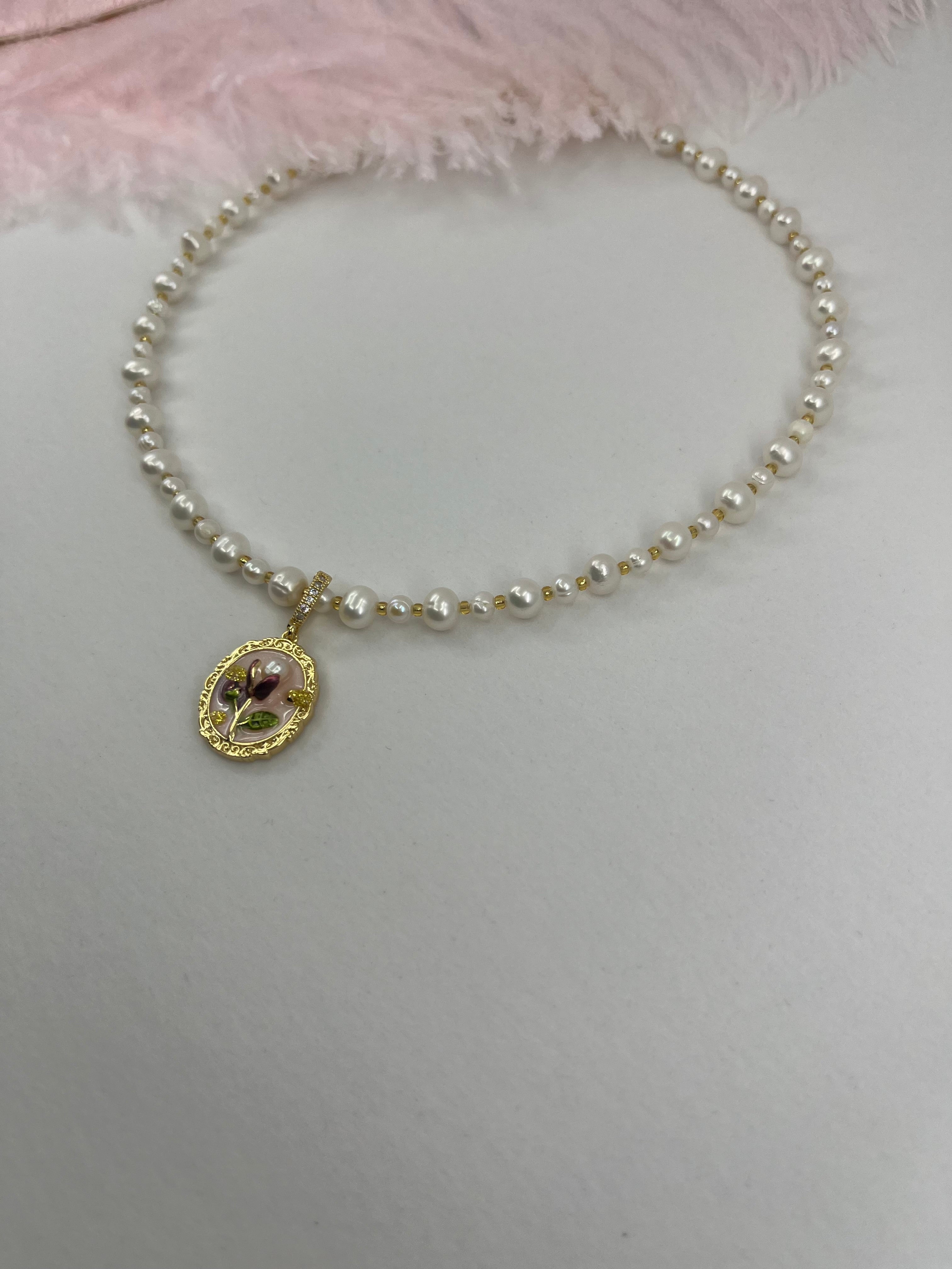 Pearl Necklace with enamel pendant: 18K Gold Plated