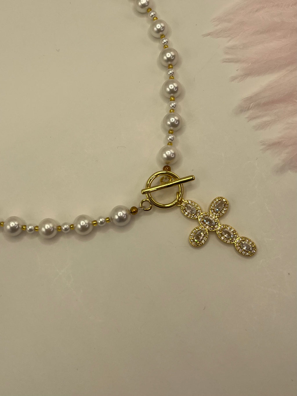 Shell Pearl Choker Necklace with Cross pendant: 18K Gold Plated