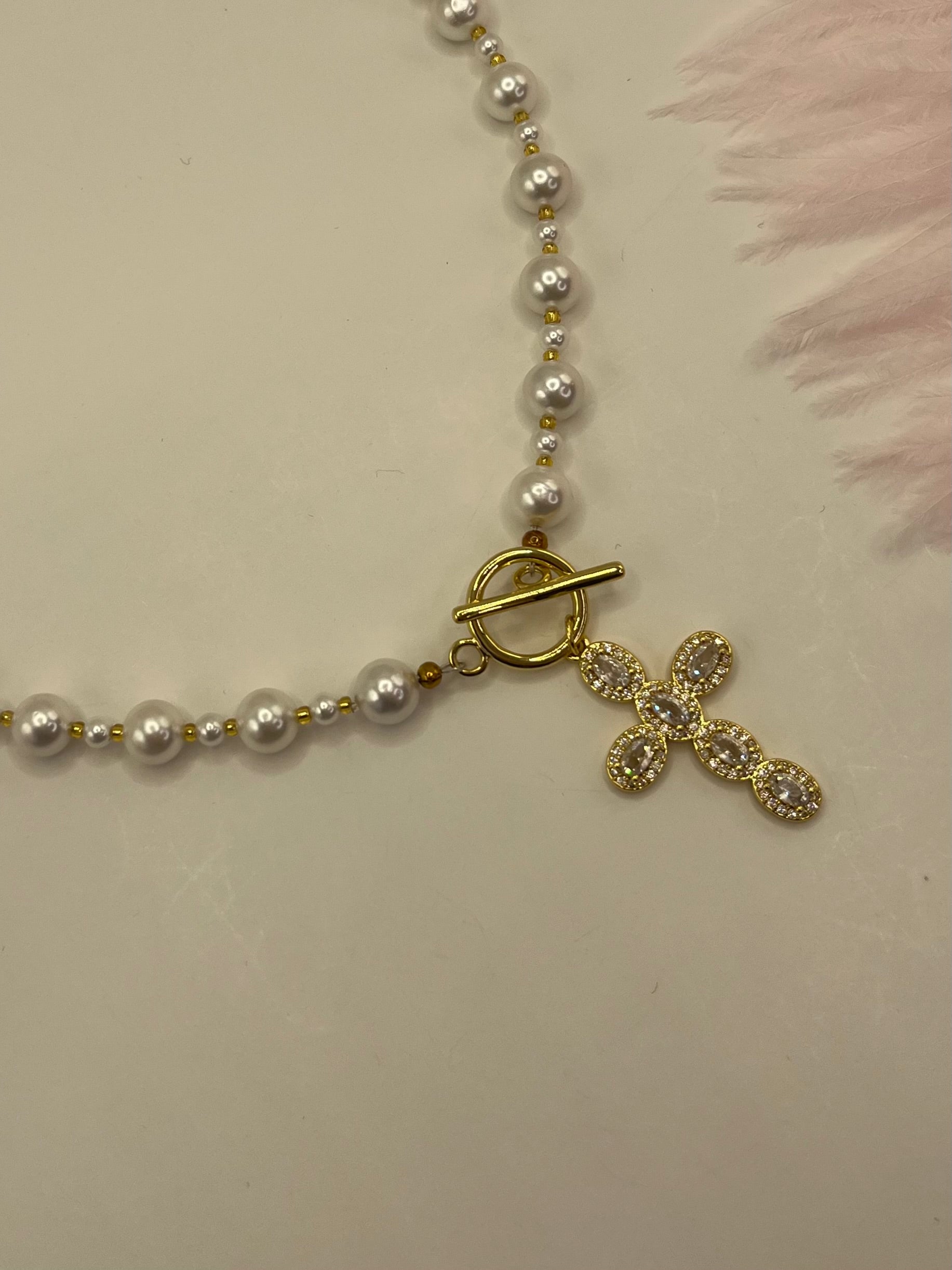Shell Pearl Choker Necklace with Cross pendant: 18K Gold Plated