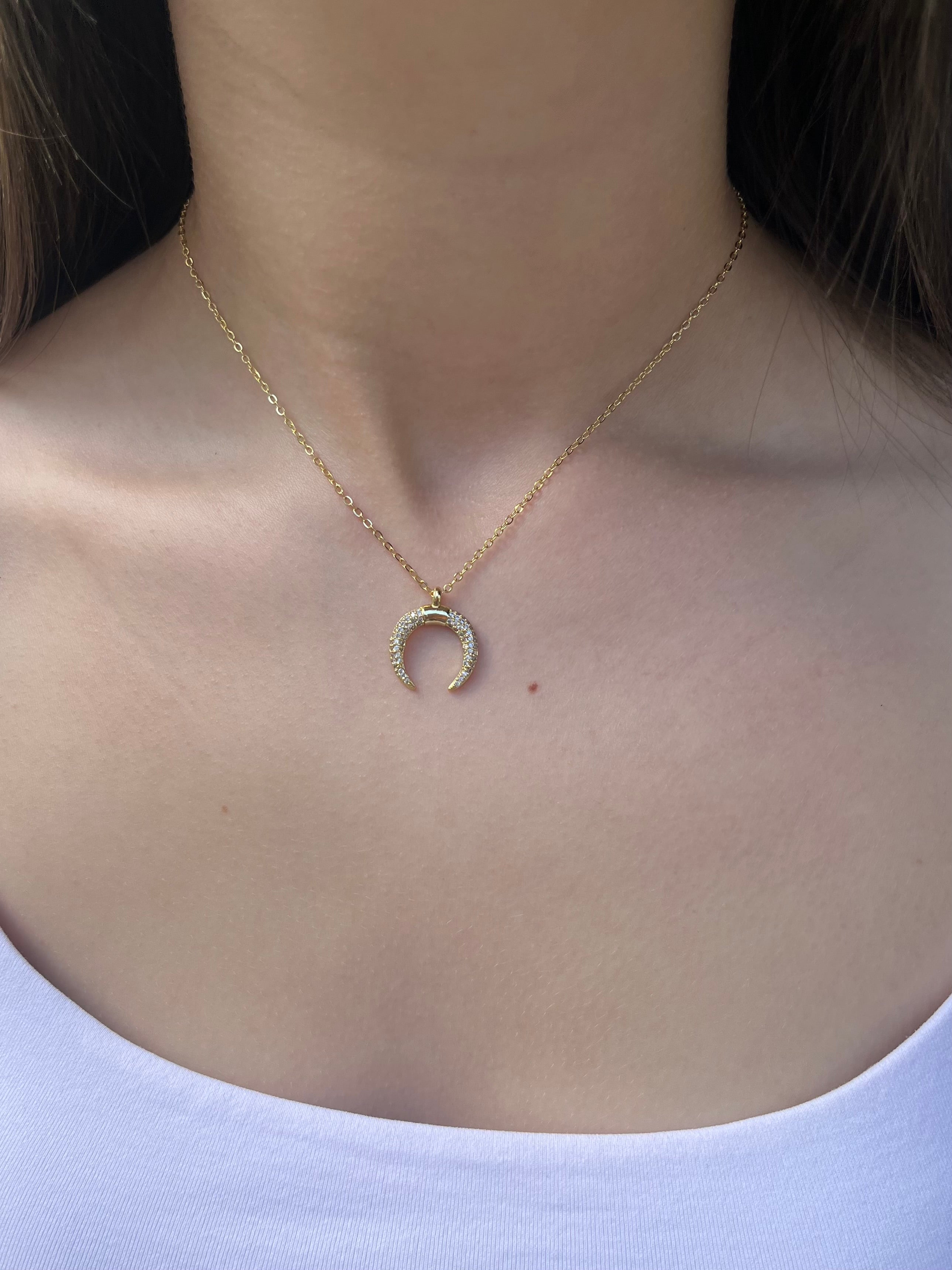 Choker necklace with zirconia moon pendants: 18K Gold Plated