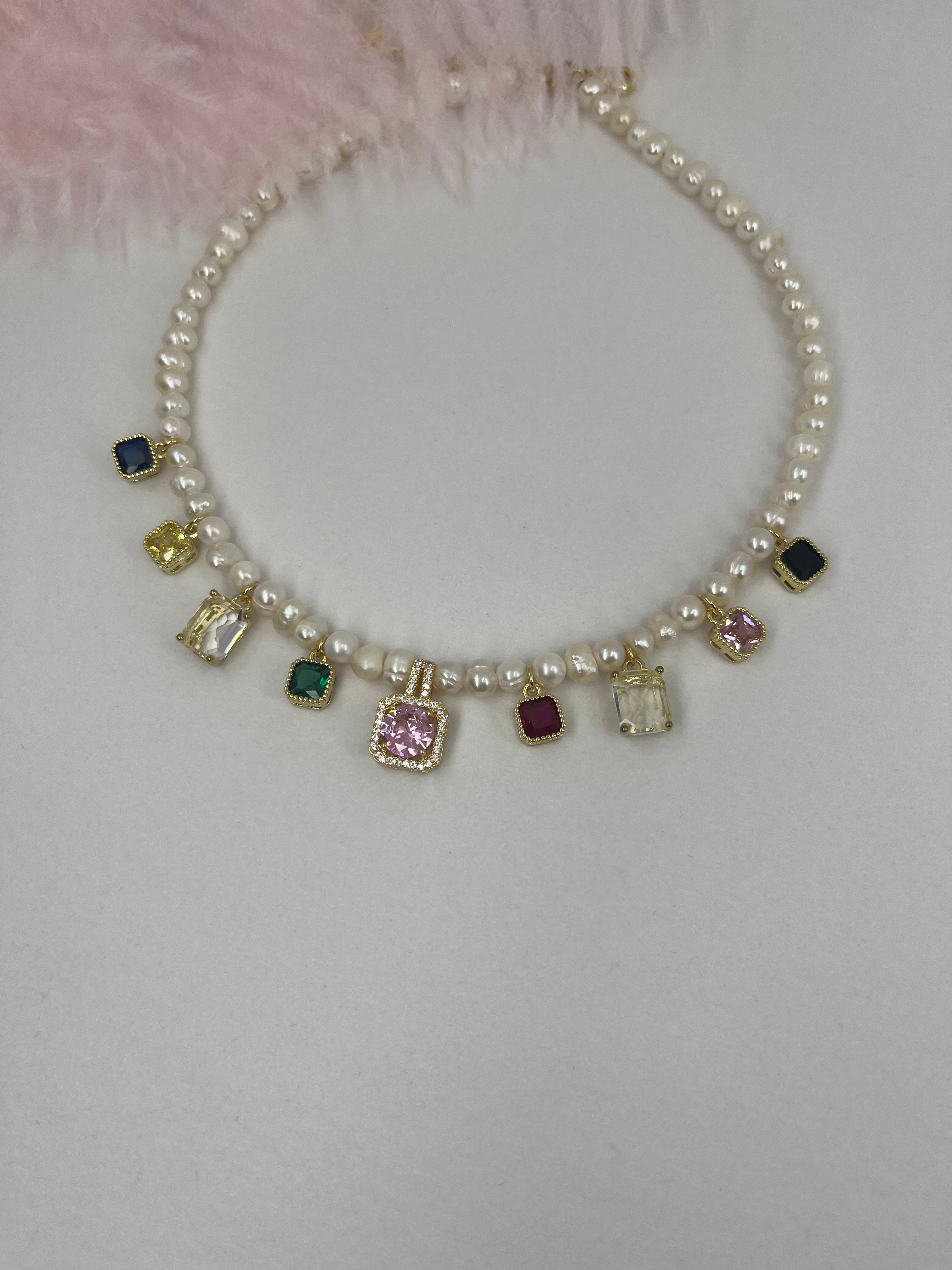 Pearl Necklace with zirconia pendants: 18K Gold Plated
