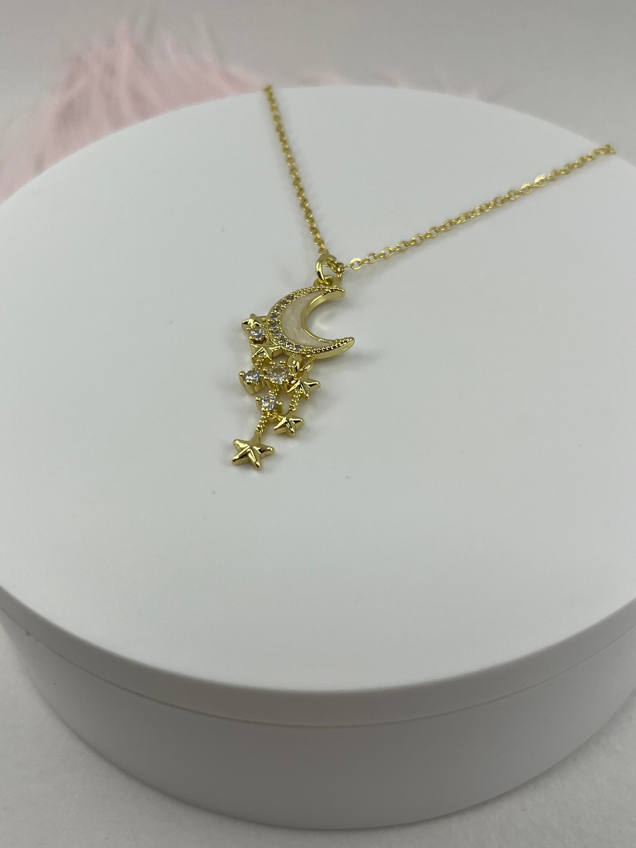 Choker necklace with zirconia moon star pendants: 18K Gold Plated