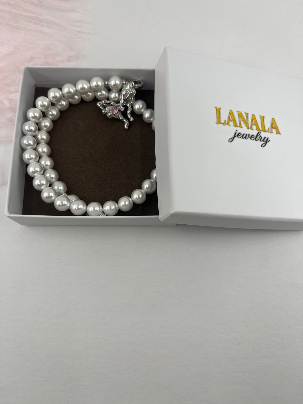 Shell Pearl Necklace with butterfly Clasp