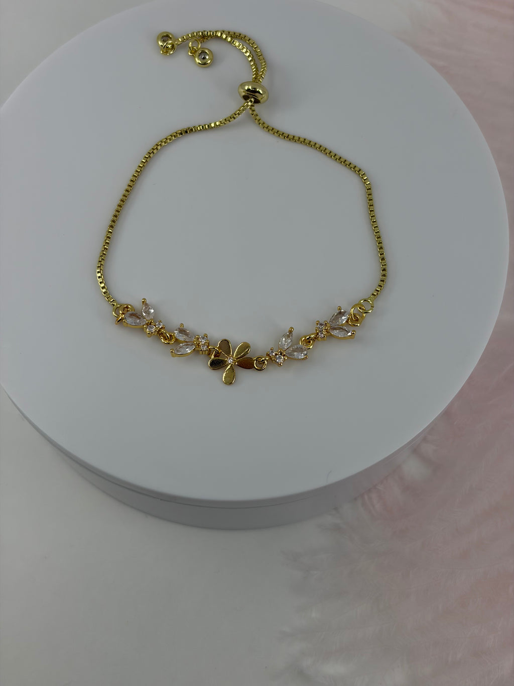 Flowers bracelet with slider chain