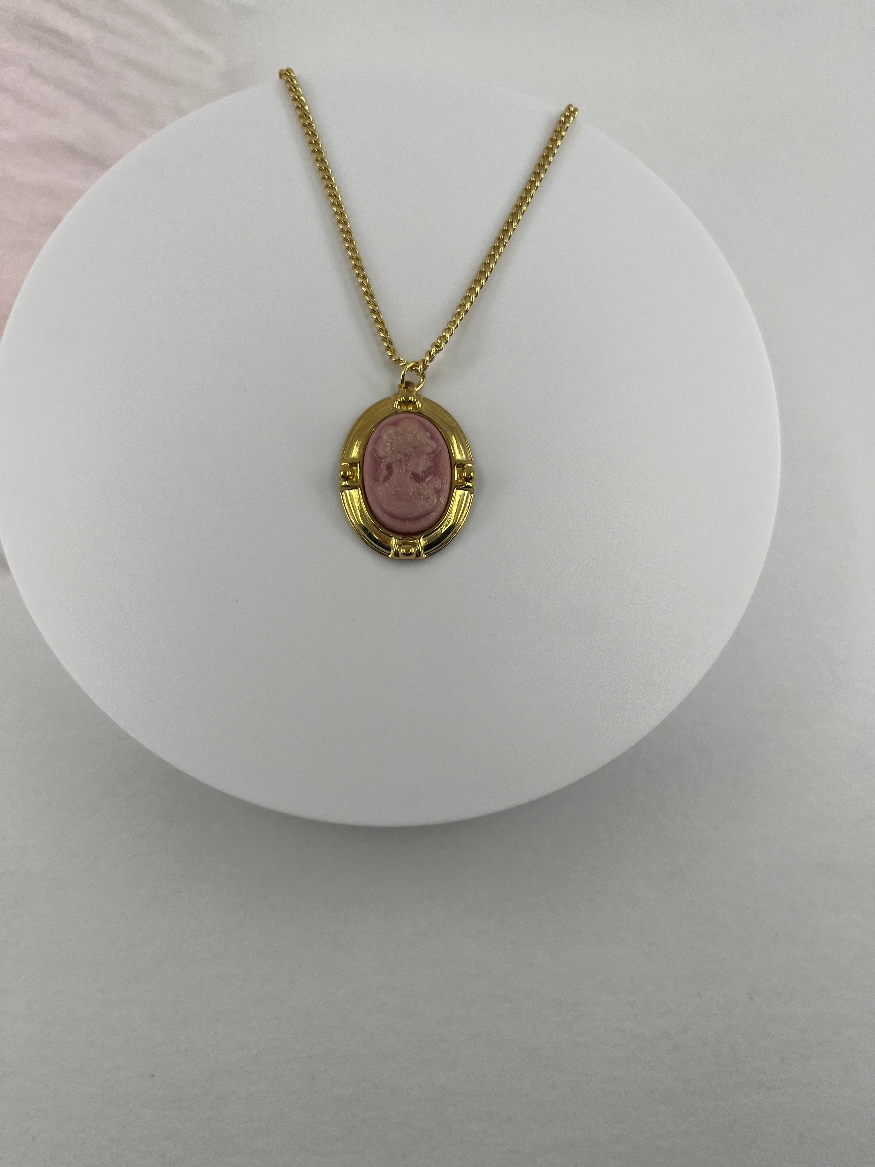 Victorian necklace with Cameo pendant: 18K Gold Plated
