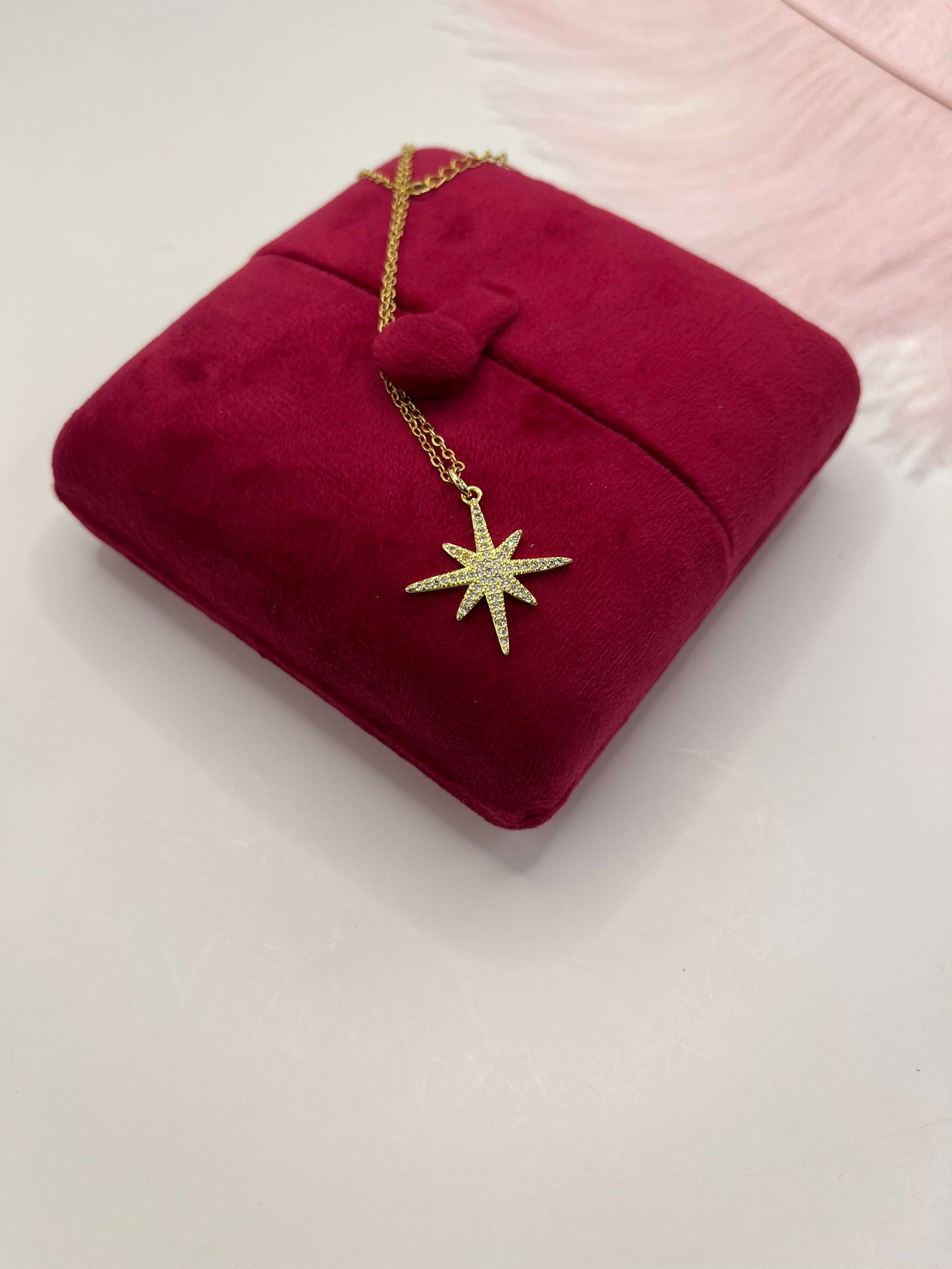 Choker necklace with zirconia star pendants: 18K Gold Plated