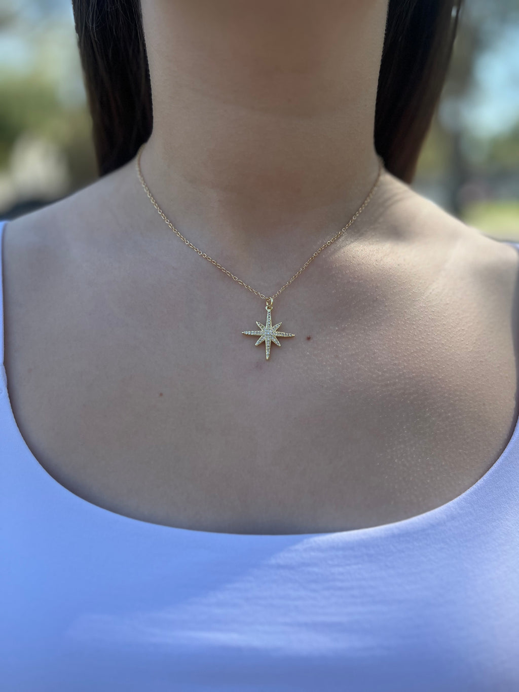 Choker necklace with zirconia star pendants: 18K Gold Plated