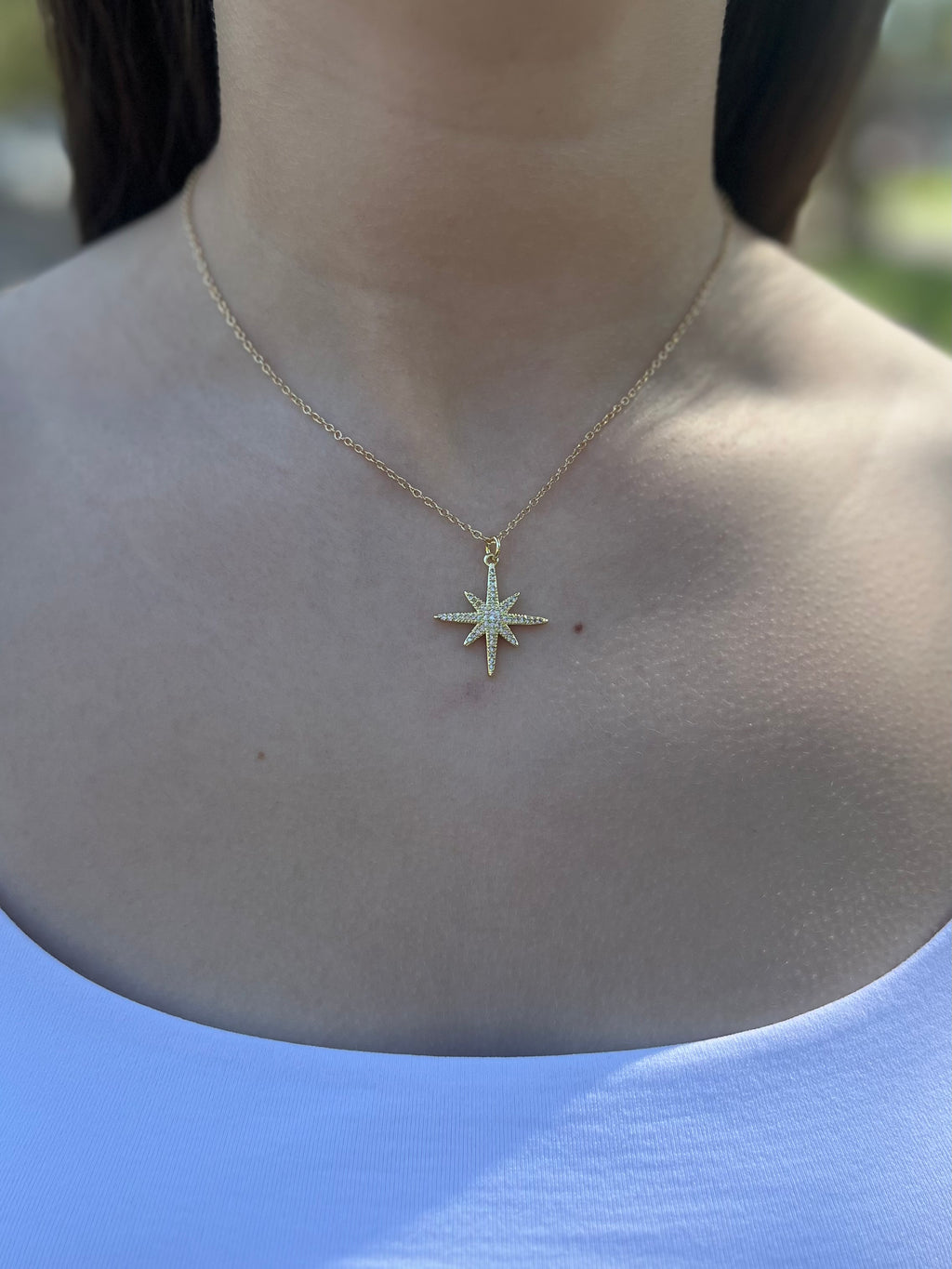 Choker necklace with zirconia star pendants: 18K Gold Plated