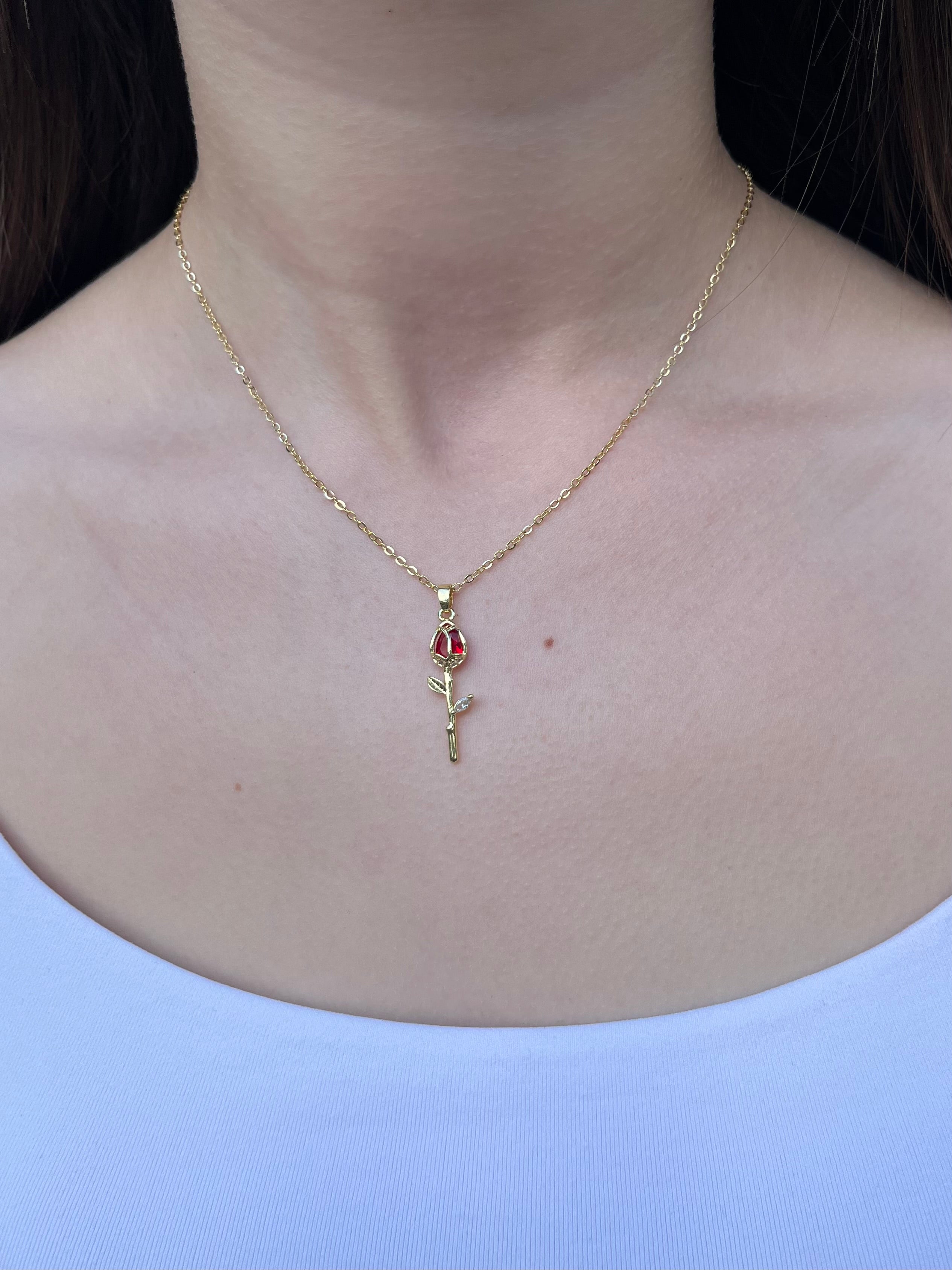 Choker necklace with gold zirconia rose pendants: 18K Gold Plated