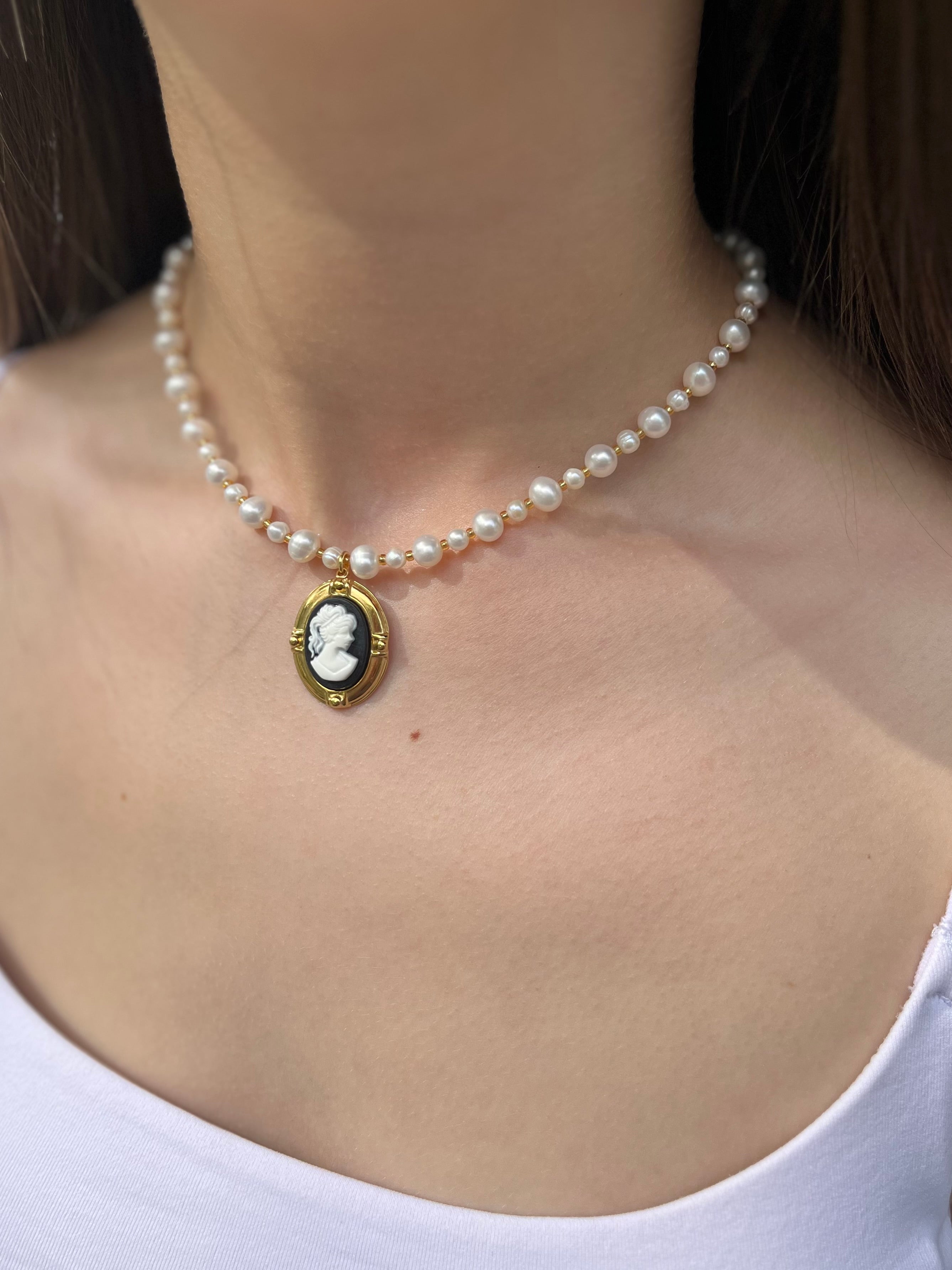 Pearl Necklace with cameo pendant: 18K Gold Plated