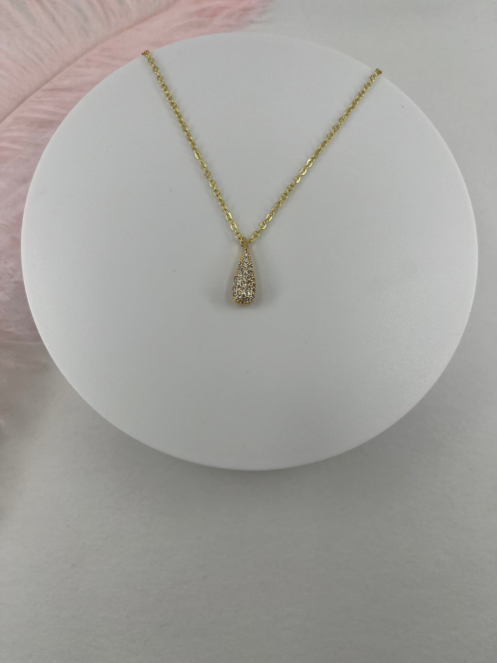 Choker necklace with zirconia teardrop pendants: 18K Gold Plated