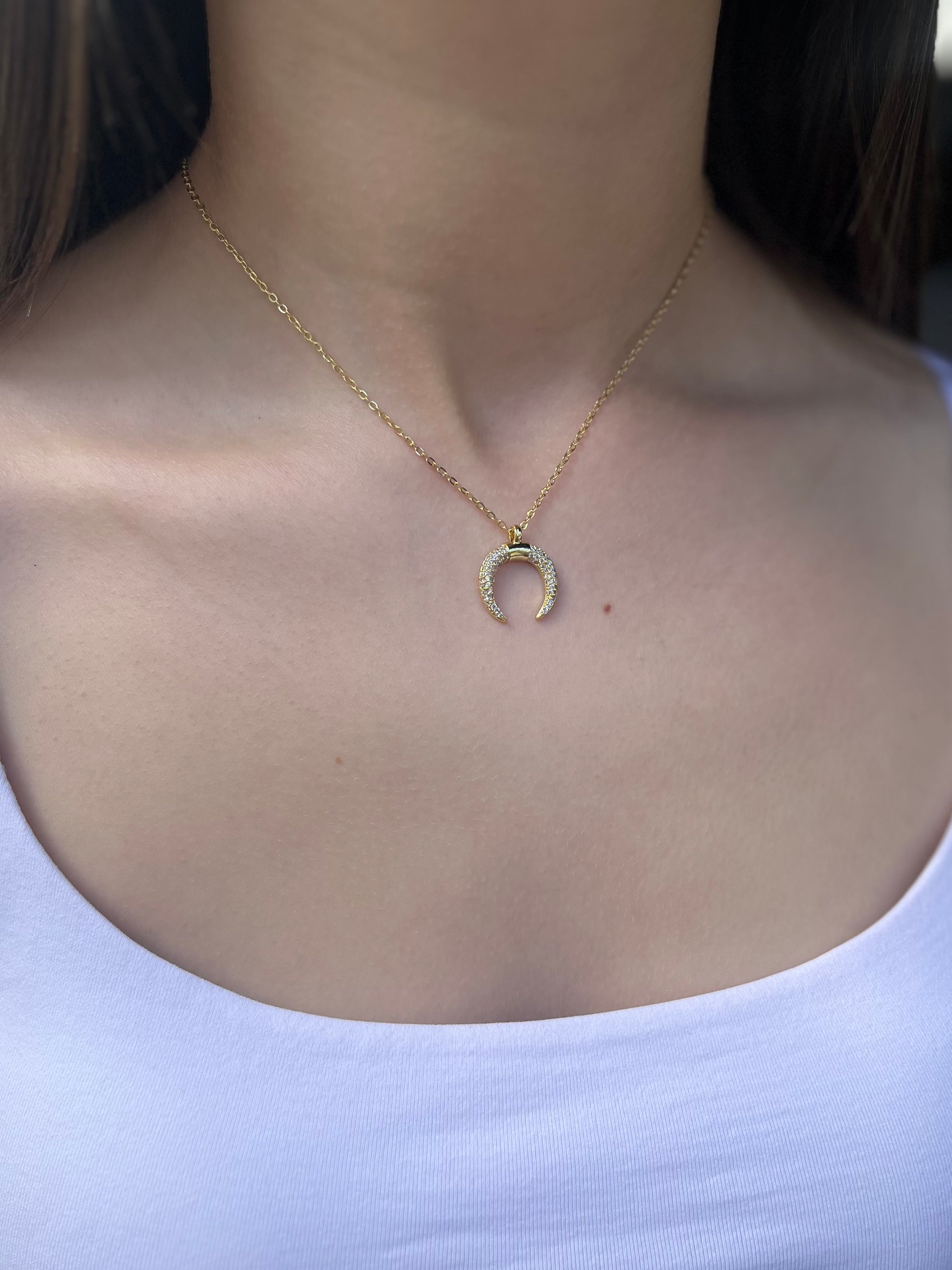 Choker necklace with zirconia moon pendants: 18K Gold Plated