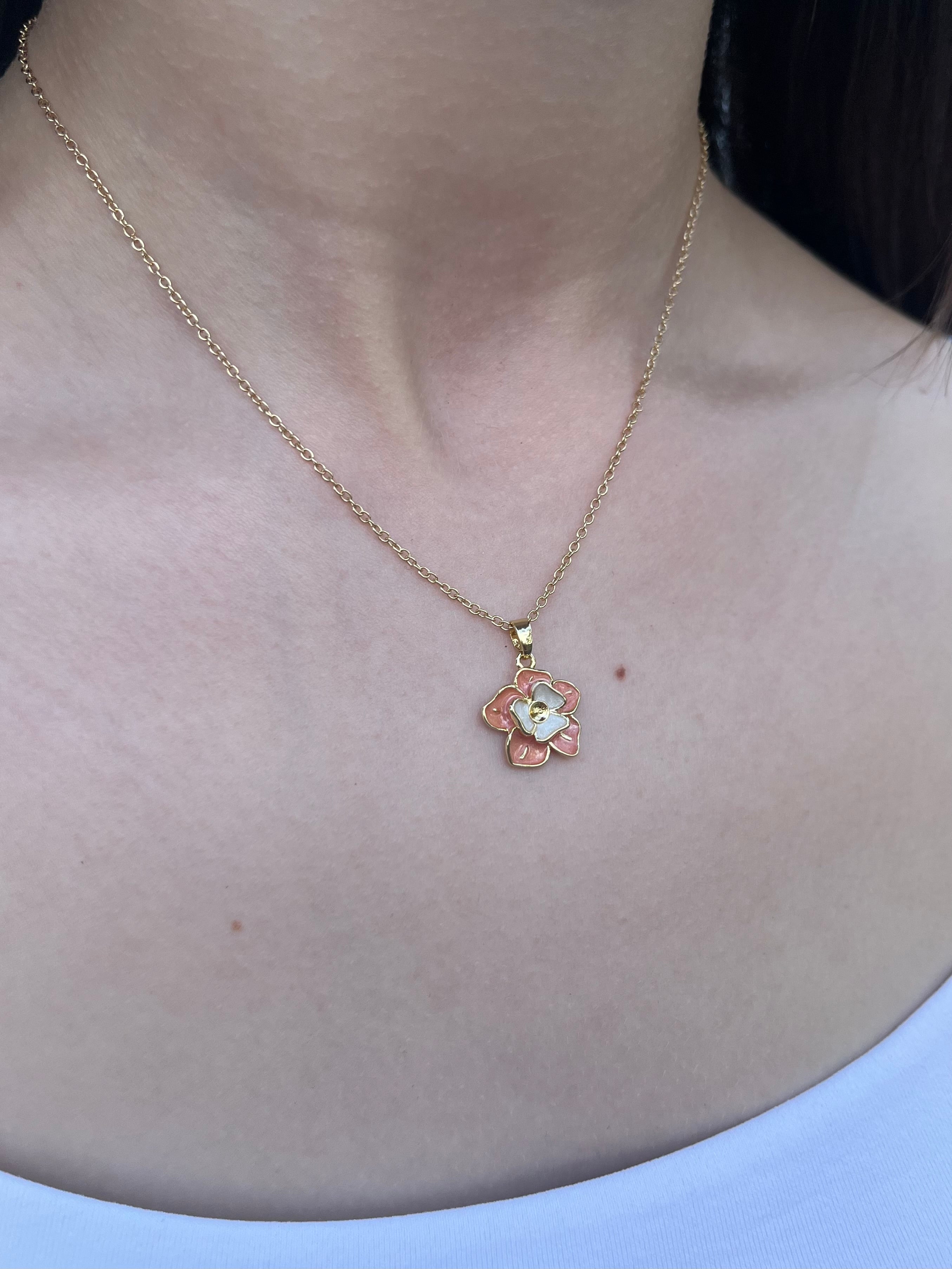 18K Gold Flower Enamel Pendant Necklace