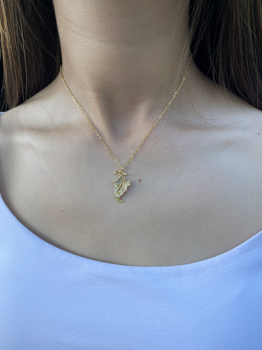 Choker necklace with zirconia leaf pendants: 18K Gold Plated