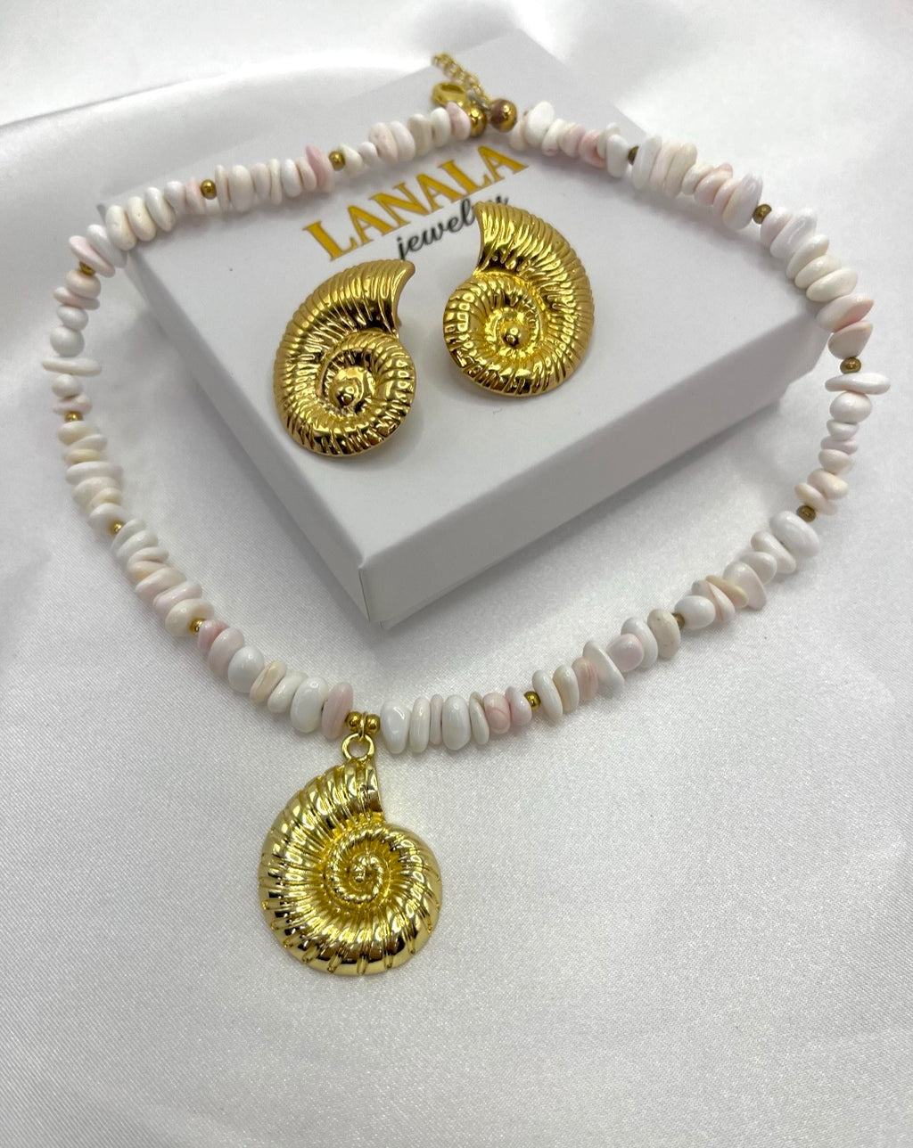 Natural Shell Necklace with Conch Charm, 18K Gold Plated