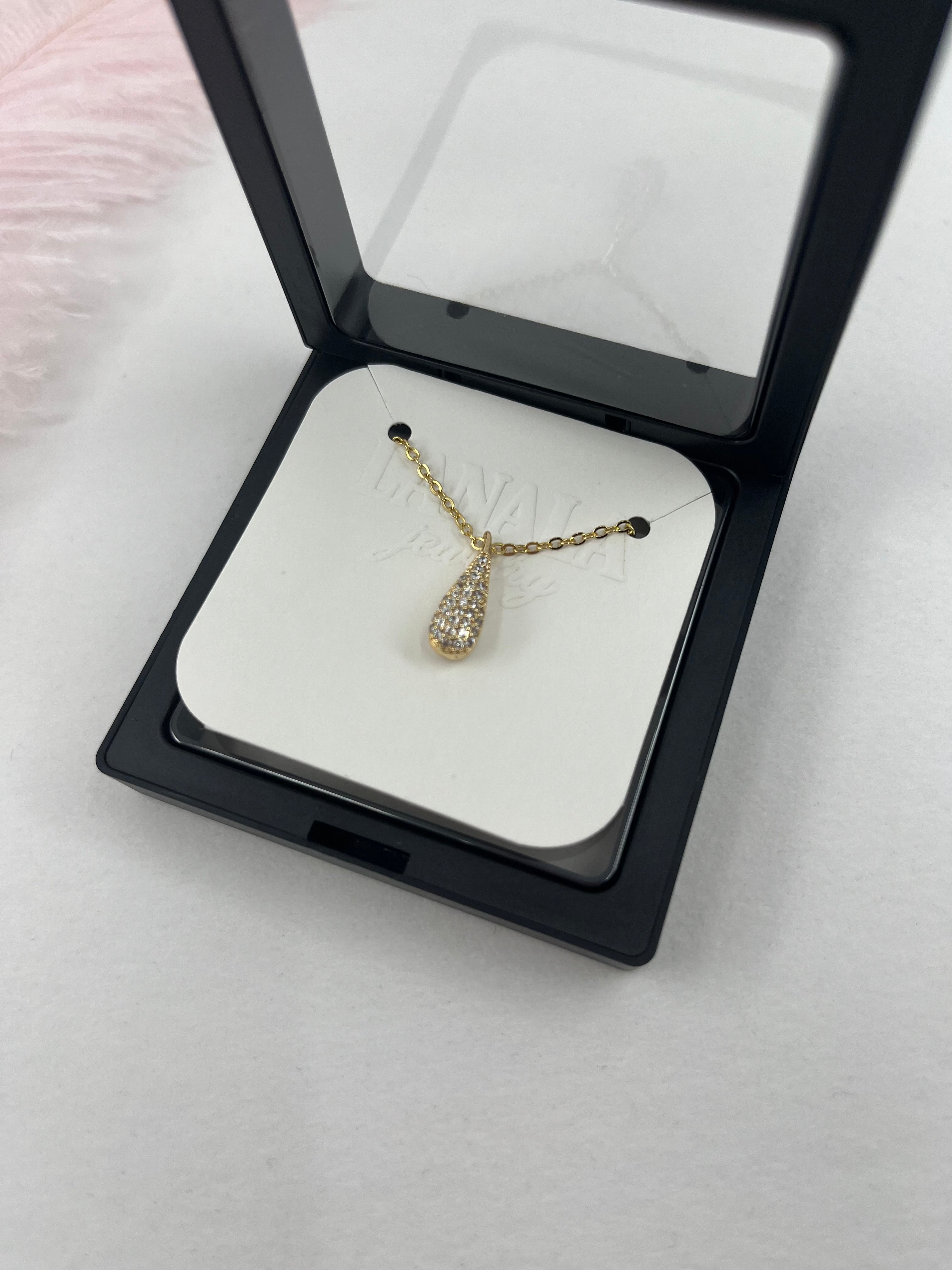 Choker necklace with zirconia teardrop pendants: 18K Gold Plated