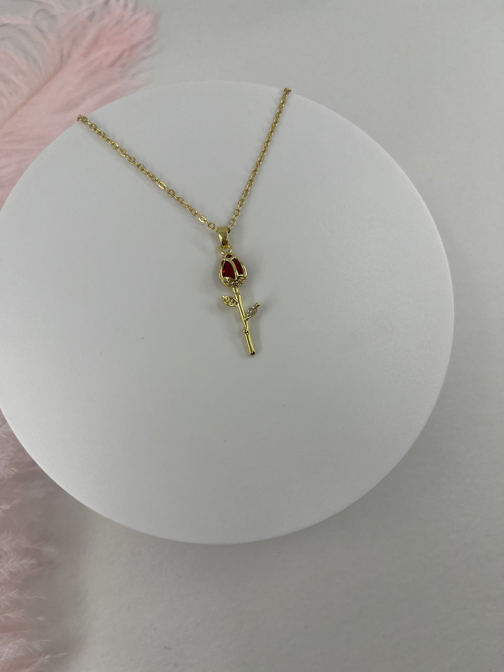 Choker necklace with gold zirconia rose pendants: 18K Gold Plated