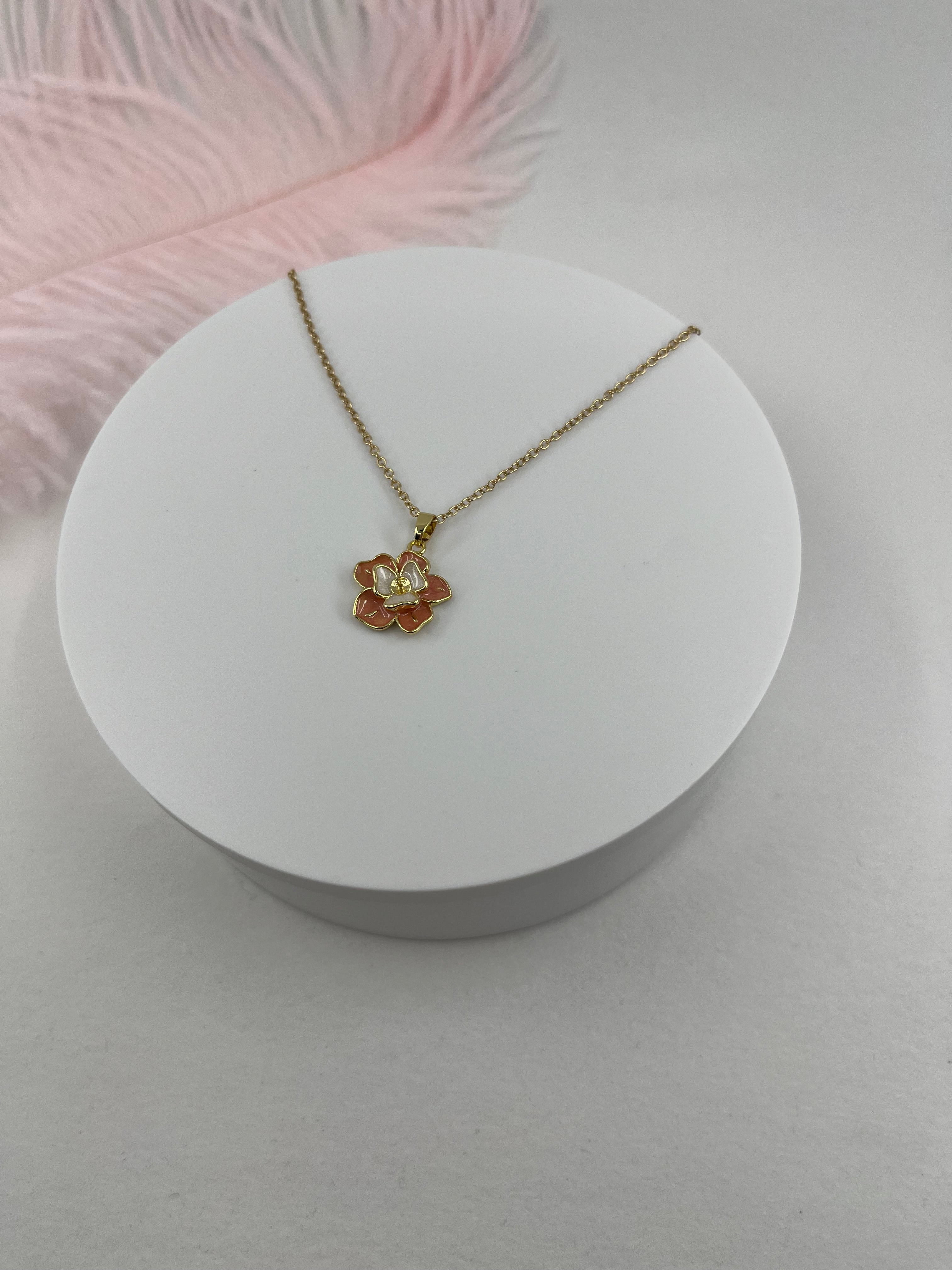 18K Gold Flower Enamel Pendant Necklace