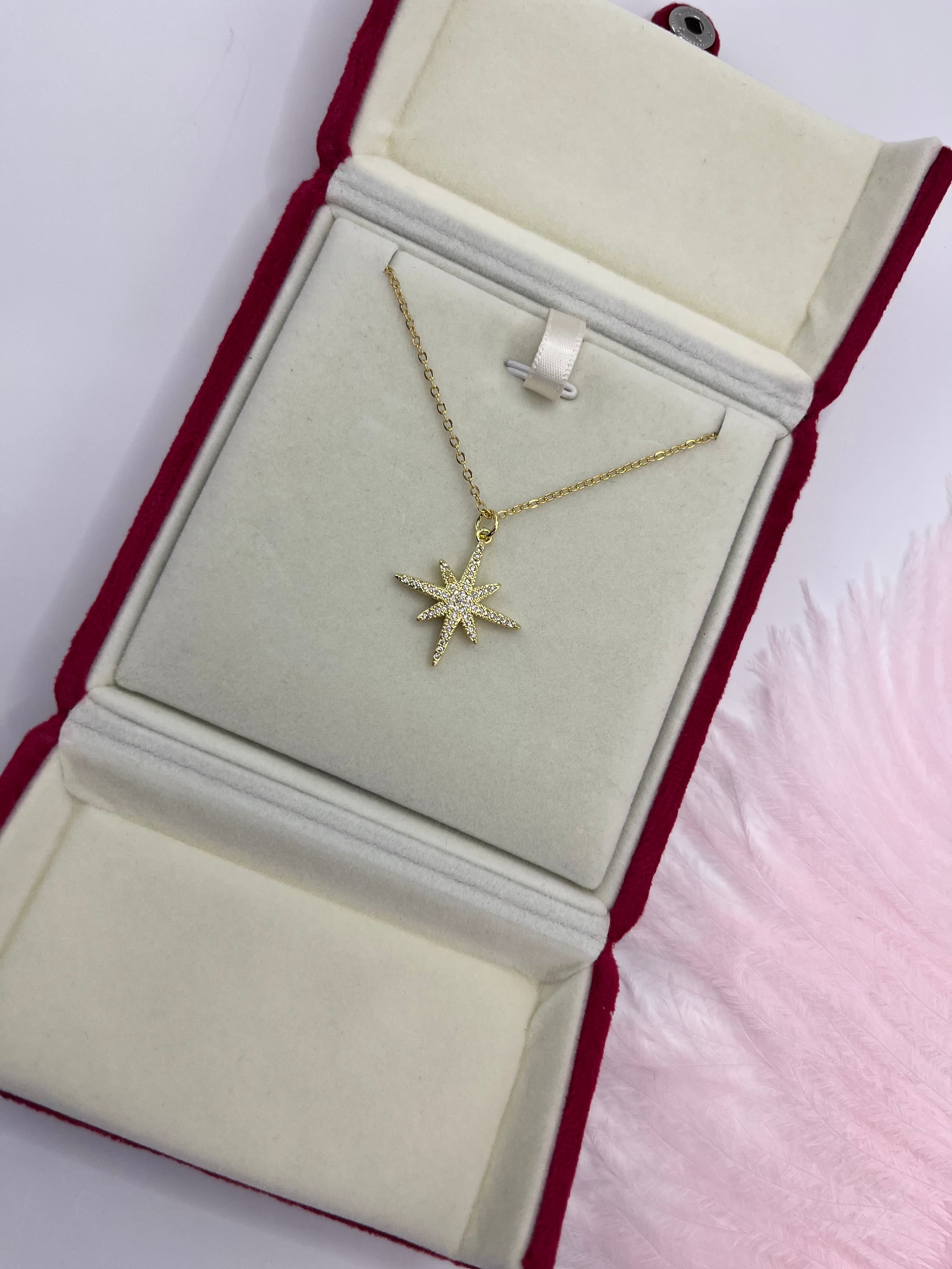 Choker necklace with zirconia star pendants: 18K Gold Plated