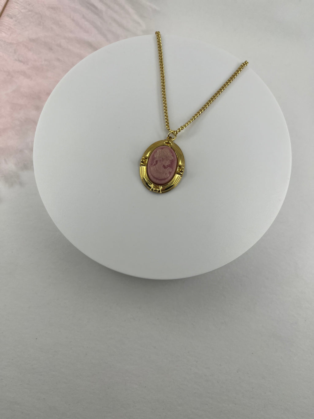 Victorian necklace with Cameo pendant: 18K Gold Plated