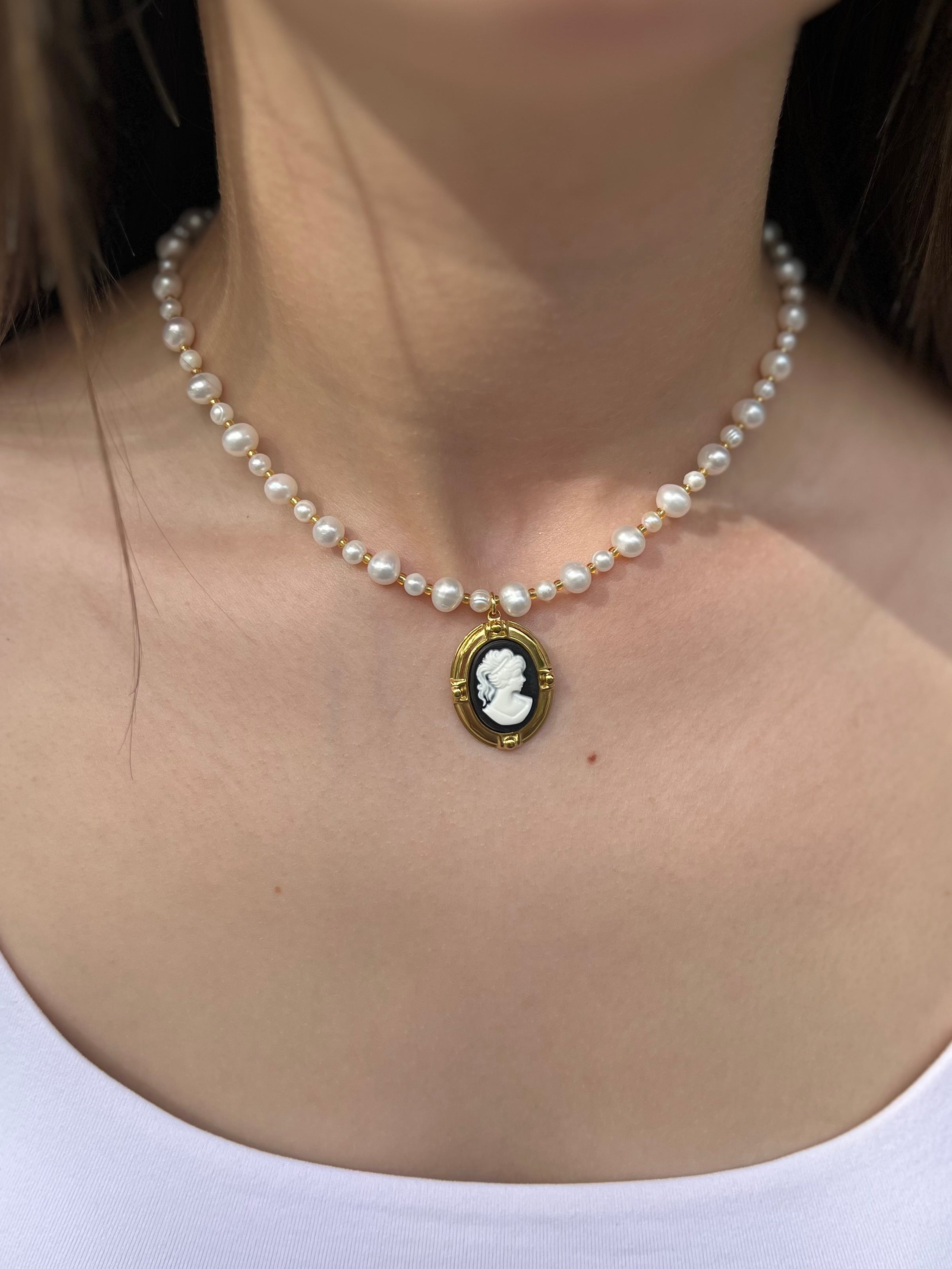 Pearl Necklace with cameo pendant: 18K Gold Plated