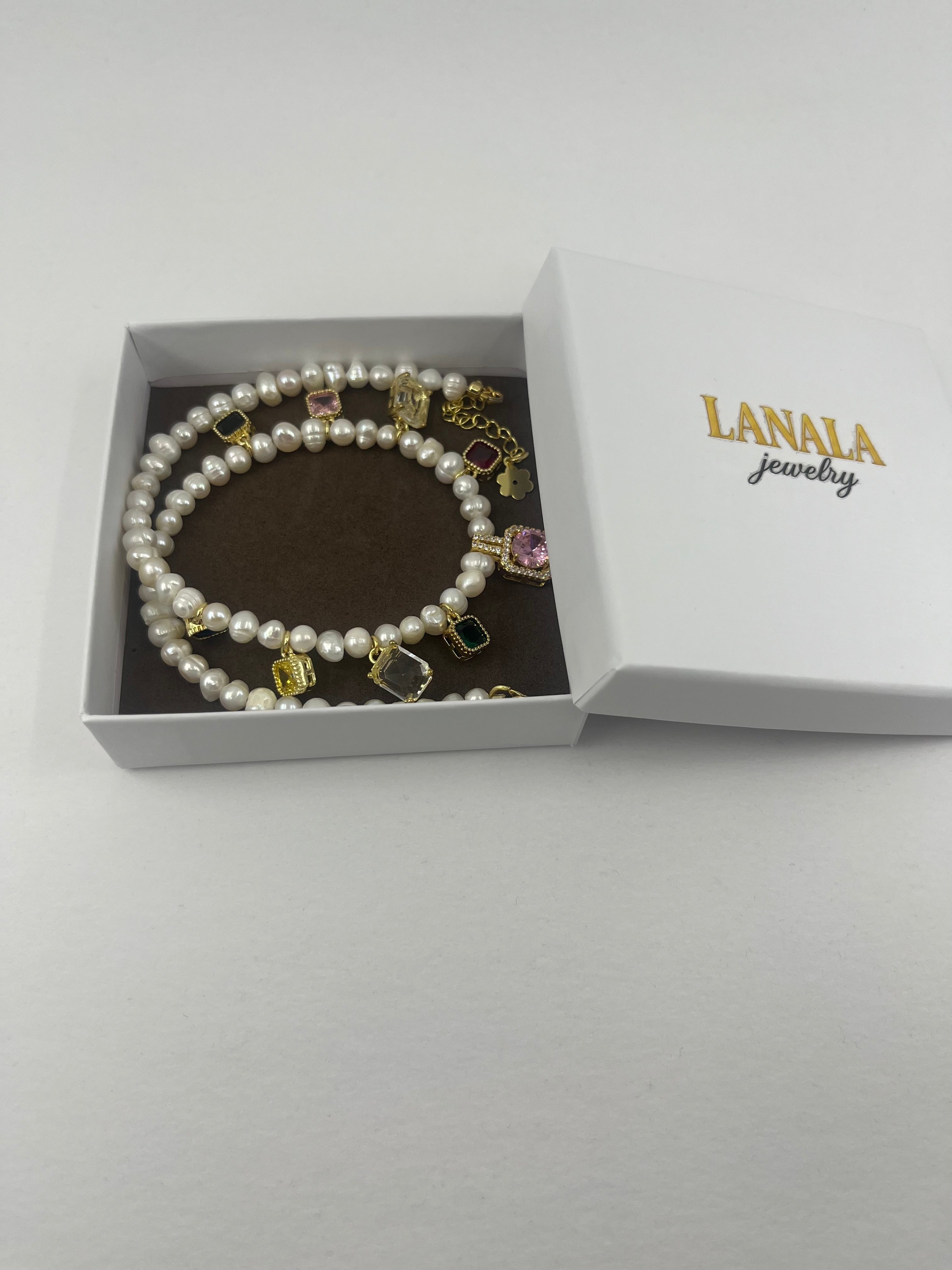 Pearl Necklace with zirconia pendants: 18K Gold Plated