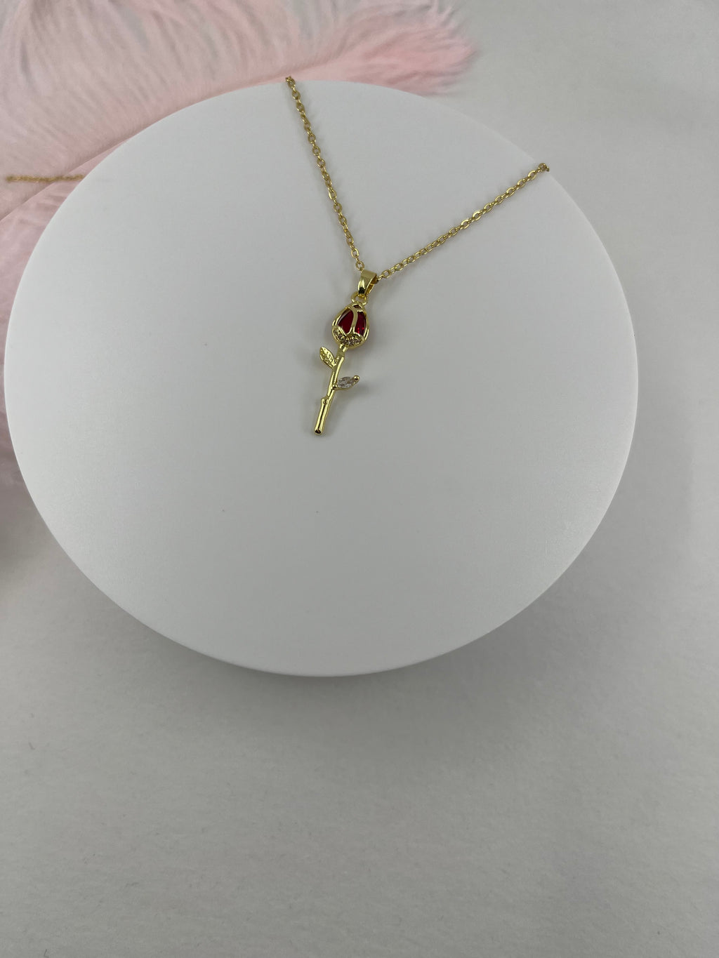 Choker necklace with gold zirconia rose pendants: 18K Gold Plated