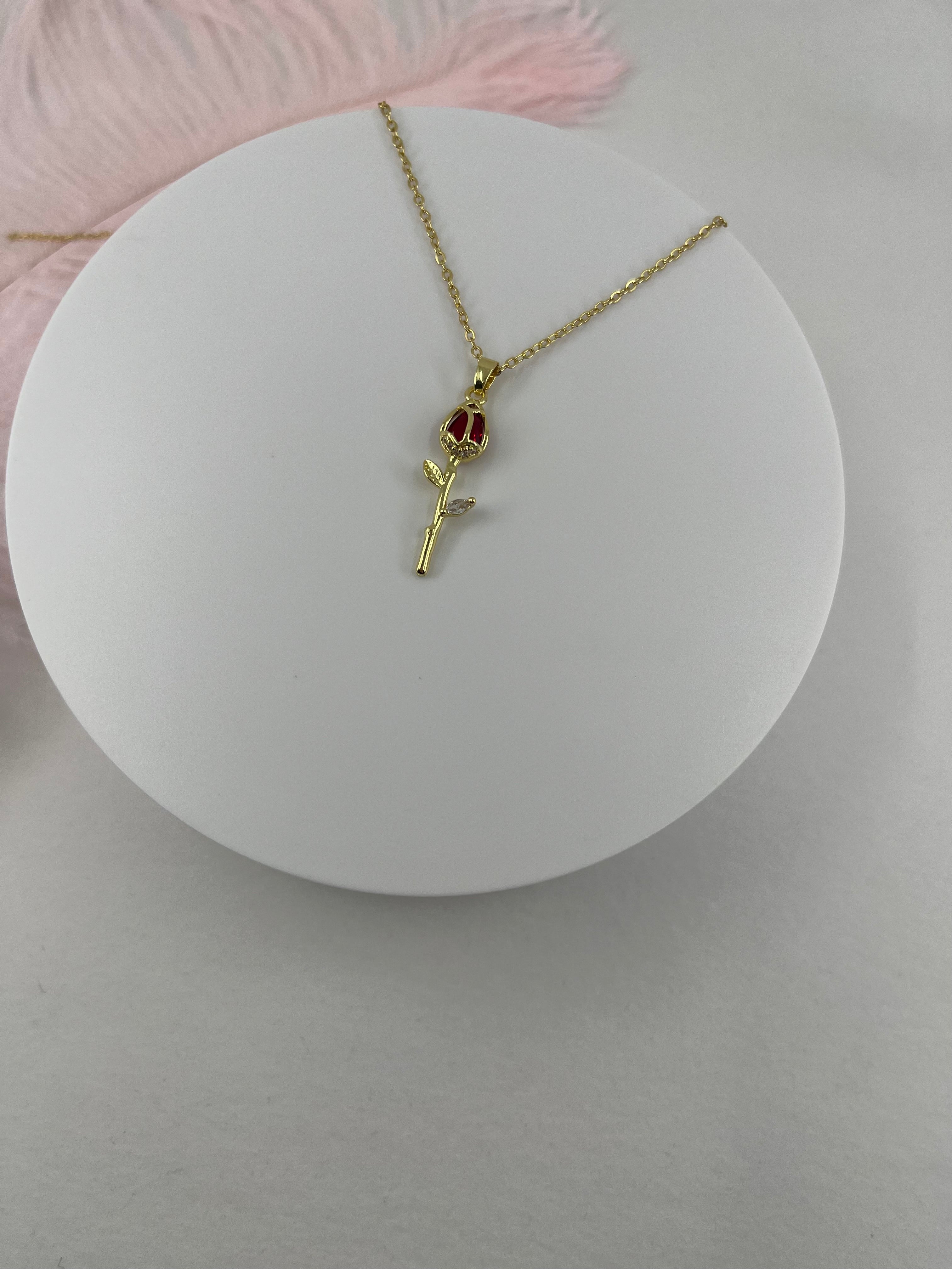 Choker necklace with gold zirconia rose pendants: 18K Gold Plated
