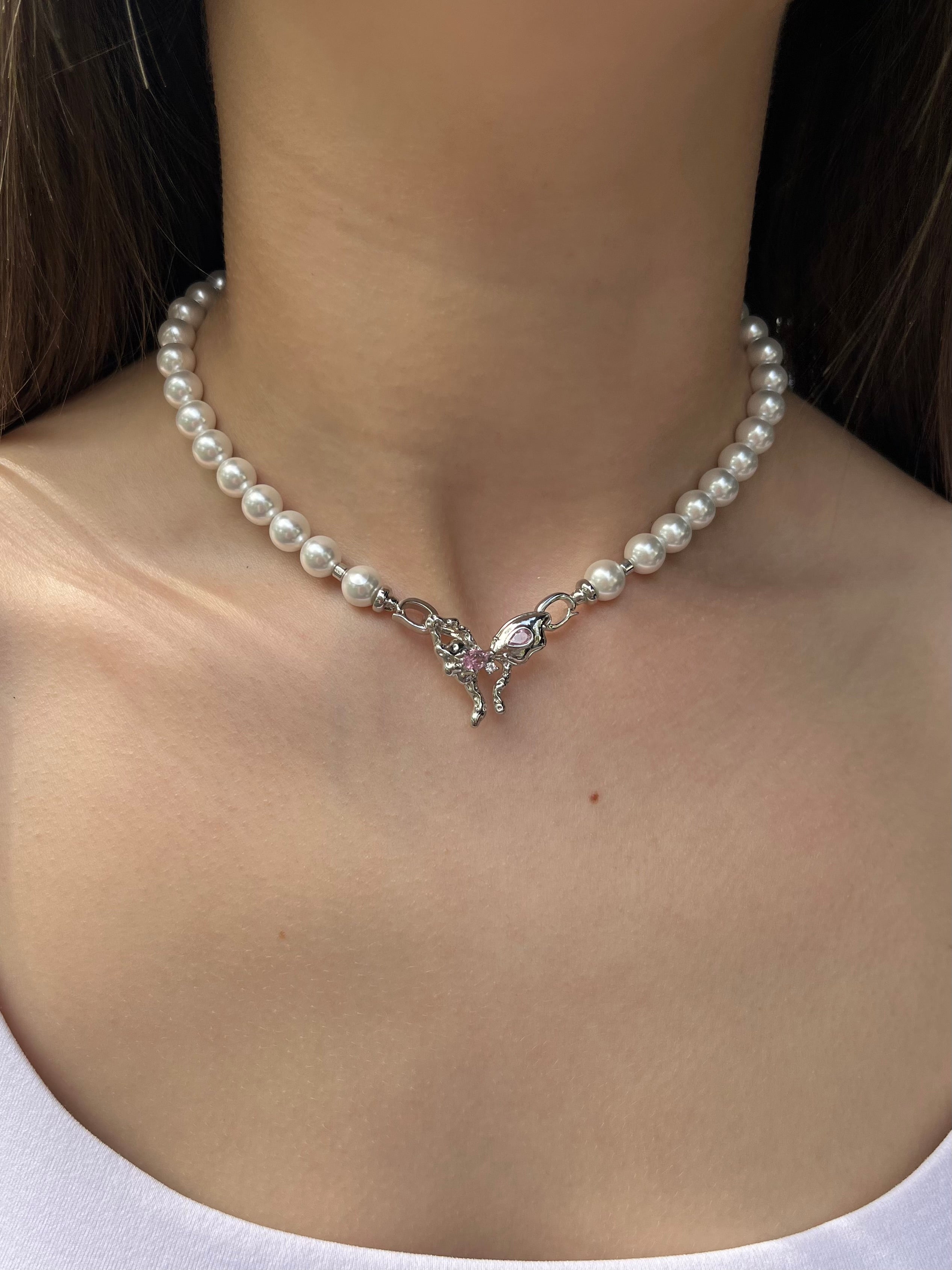 Shell Pearl Necklace with butterfly Clasp