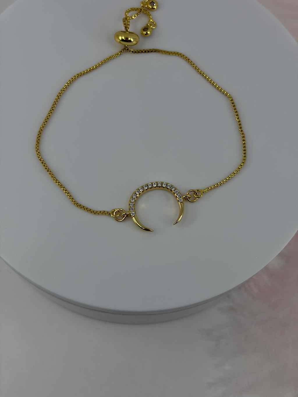 Moon bracelet with slider chain