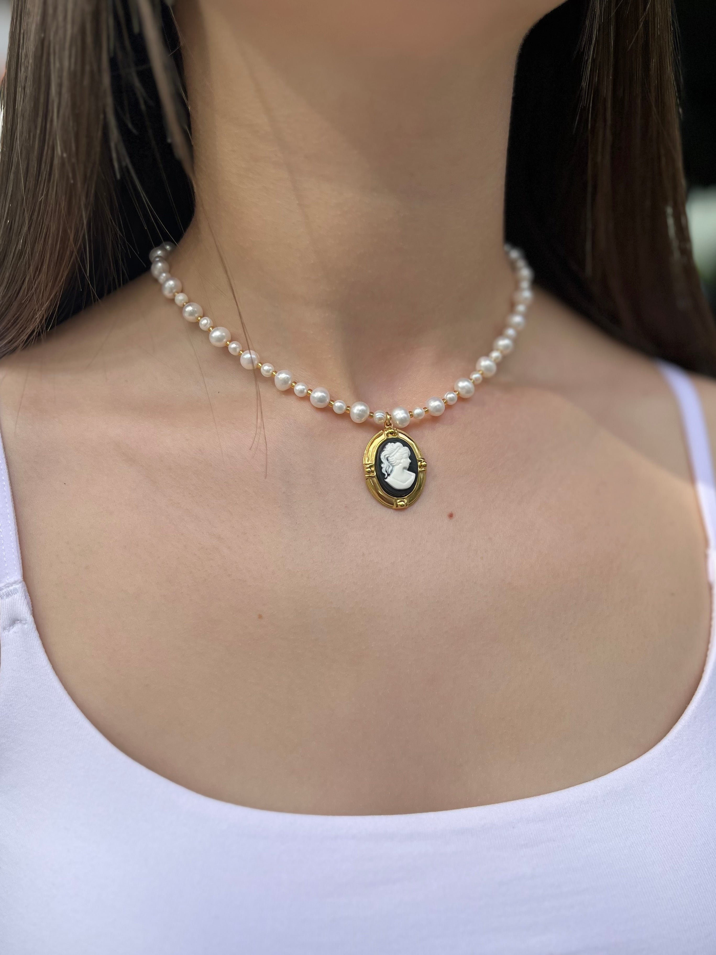 Pearl Necklace with cameo pendant: 18K Gold Plated