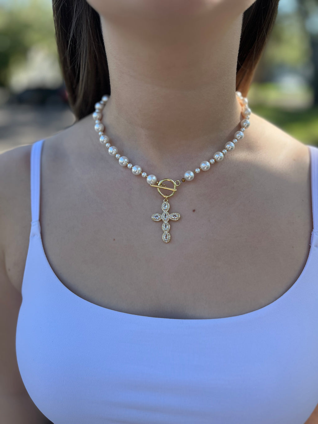 Shell Pearl Choker Necklace with Cross pendant: 18K Gold Plated