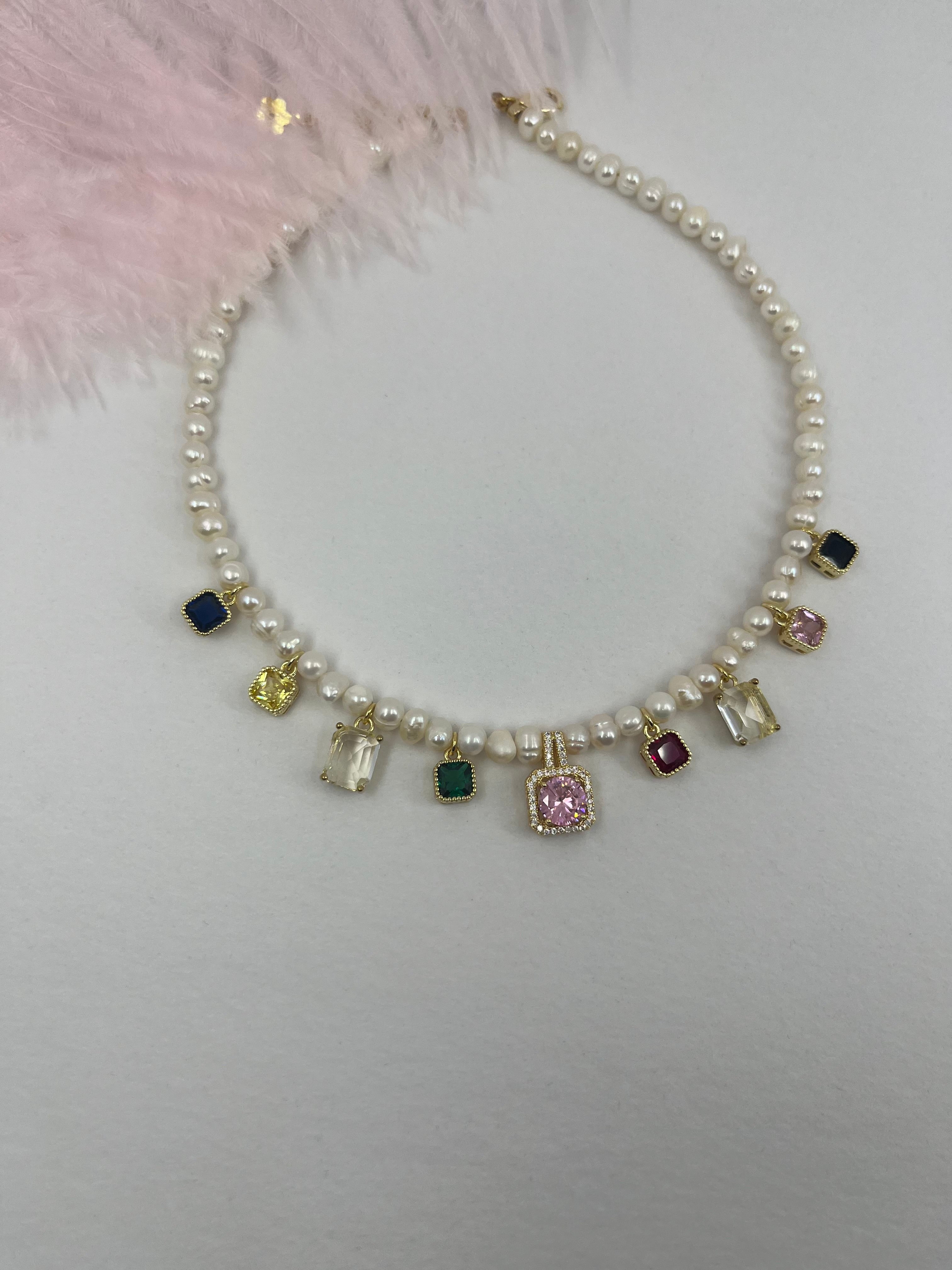 Pearl Necklace with zirconia pendants: 18K Gold Plated