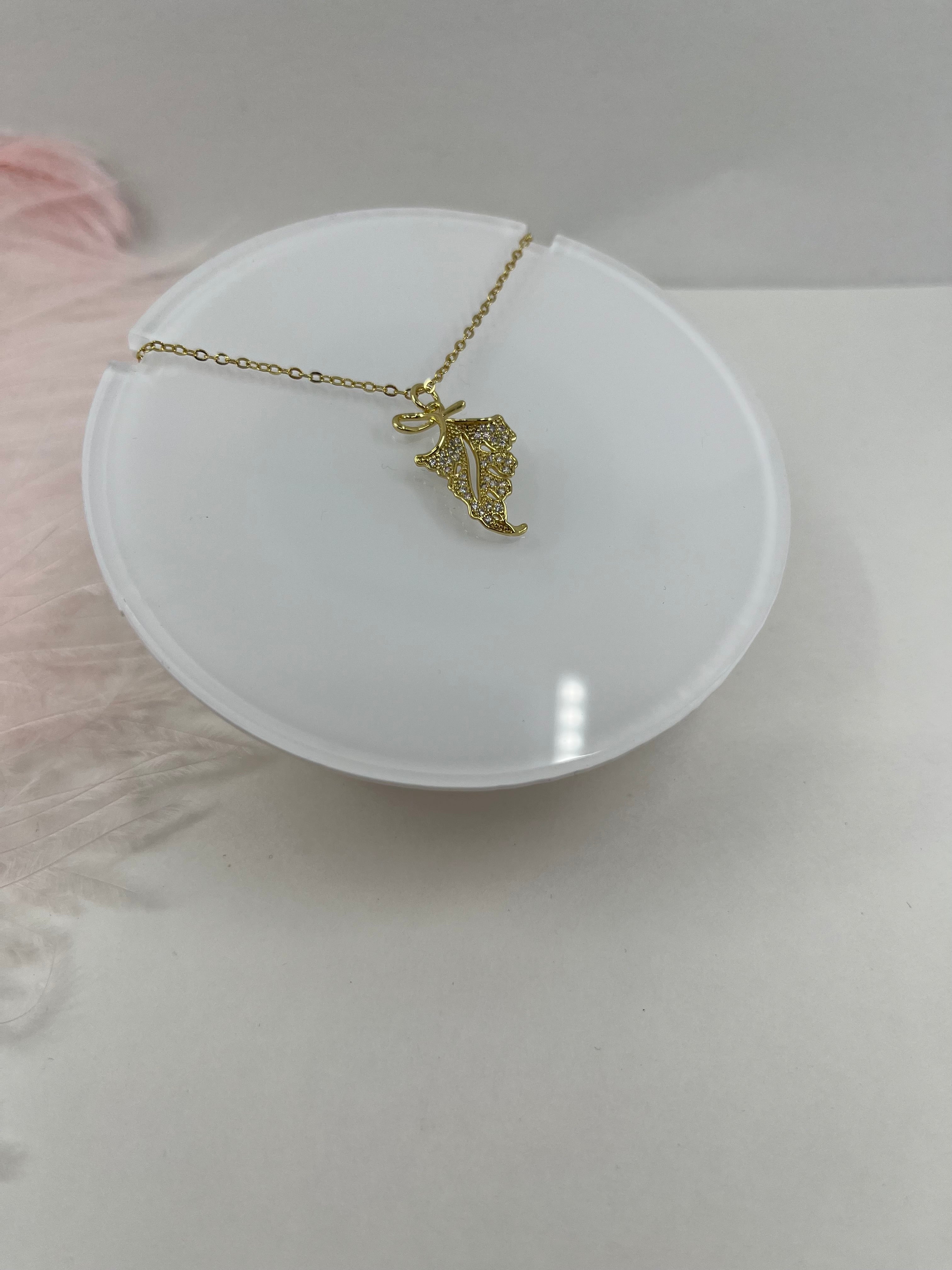 Choker necklace with zirconia leaf pendants: 18K Gold Plated