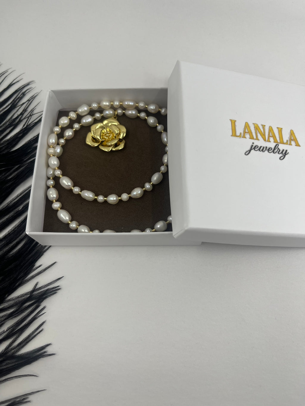 Pearl Necklace with rose pendant: 18K Gold Plated