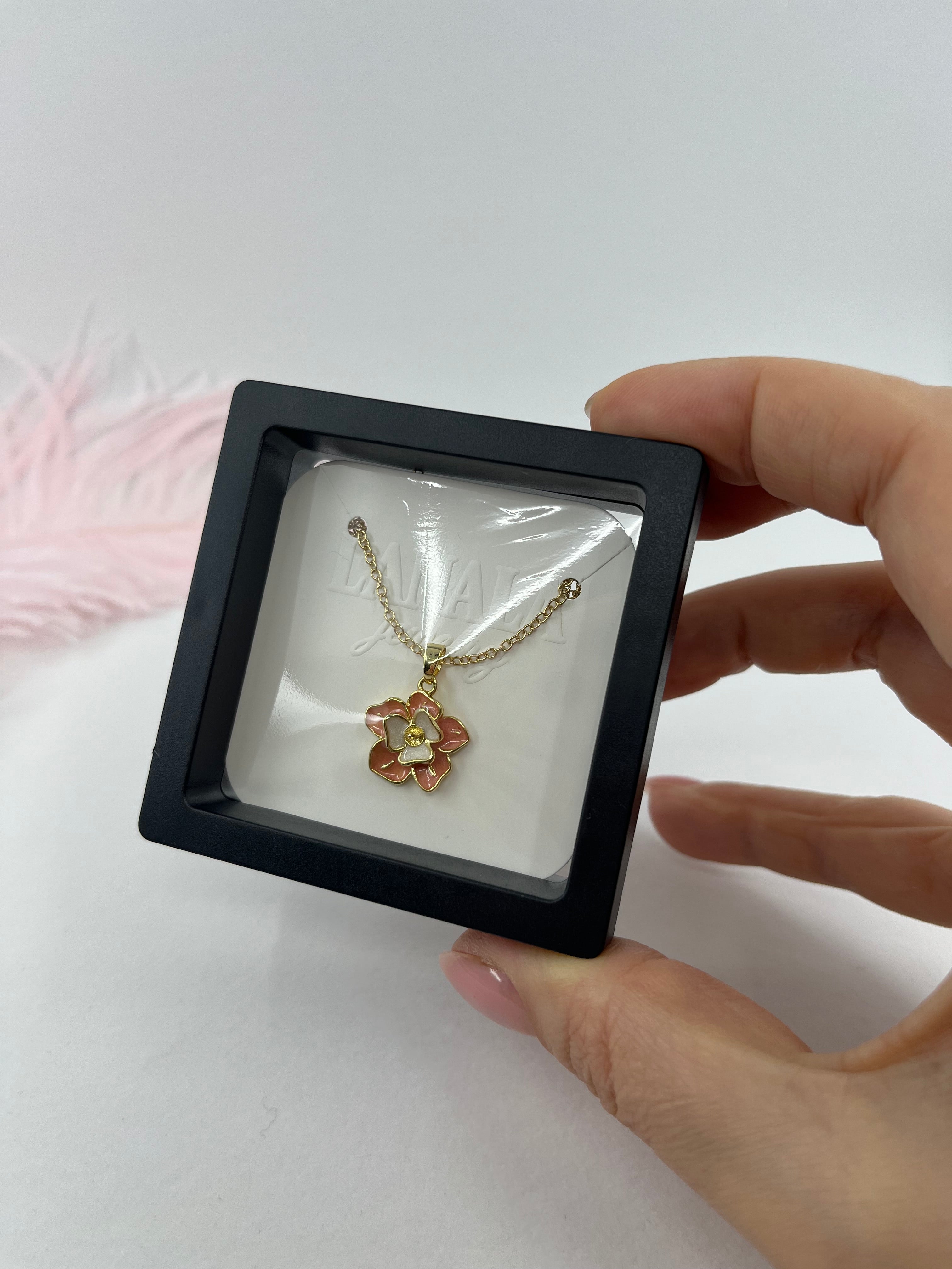 18K Gold Flower Enamel Pendant Necklace