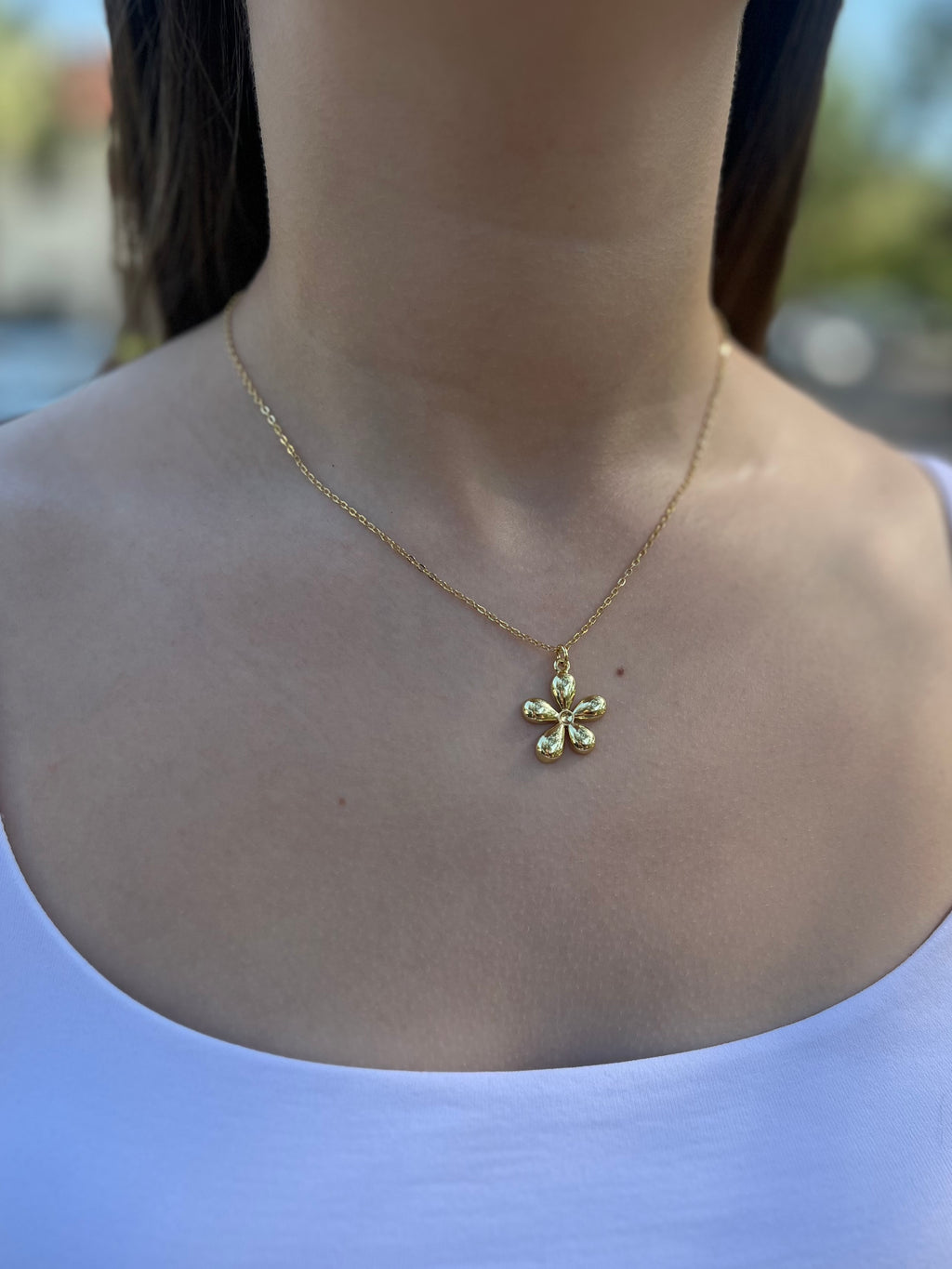 Choker necklace with gold flower pendants: 18K Gold Plated