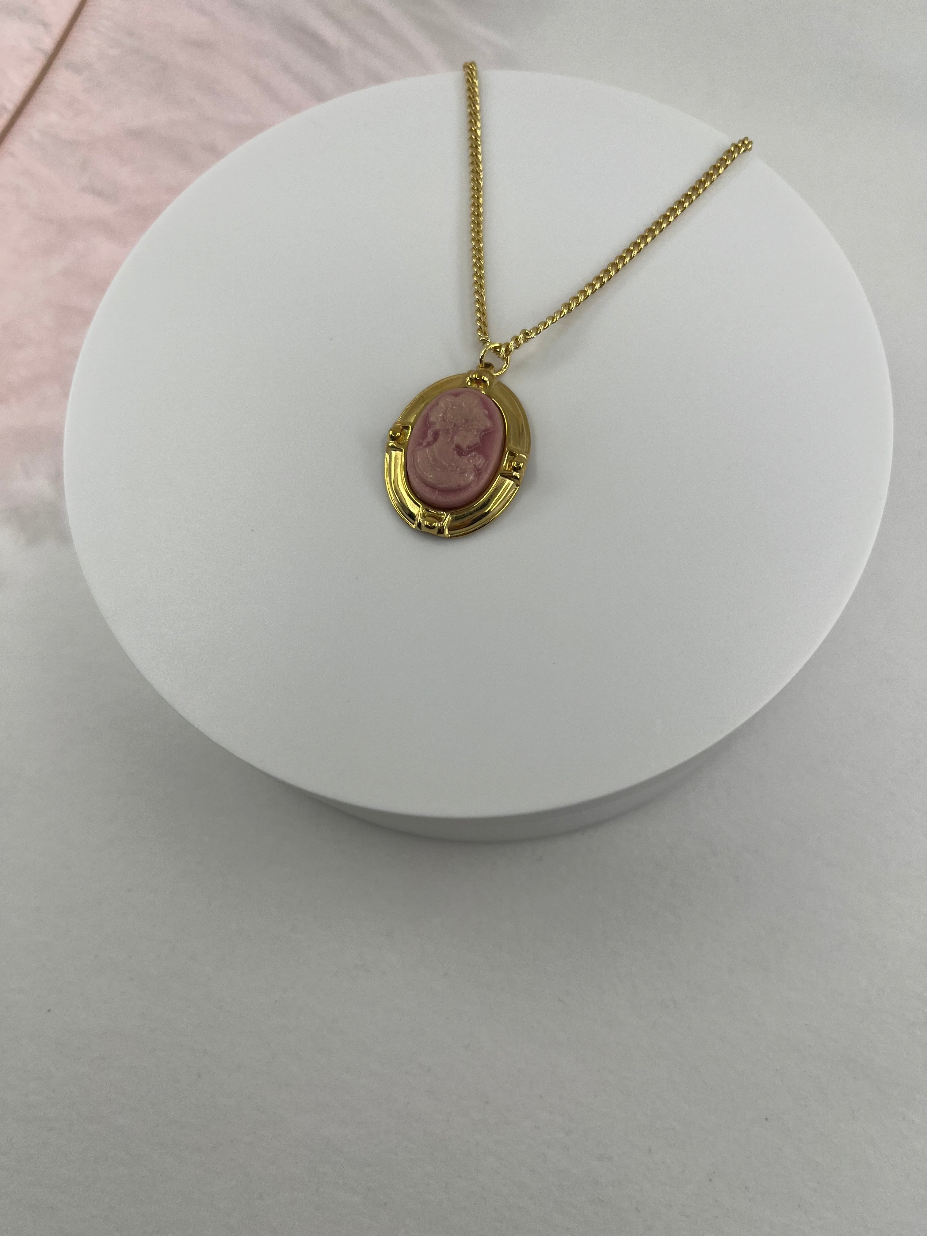 Victorian necklace with Cameo pendant: 18K Gold Plated