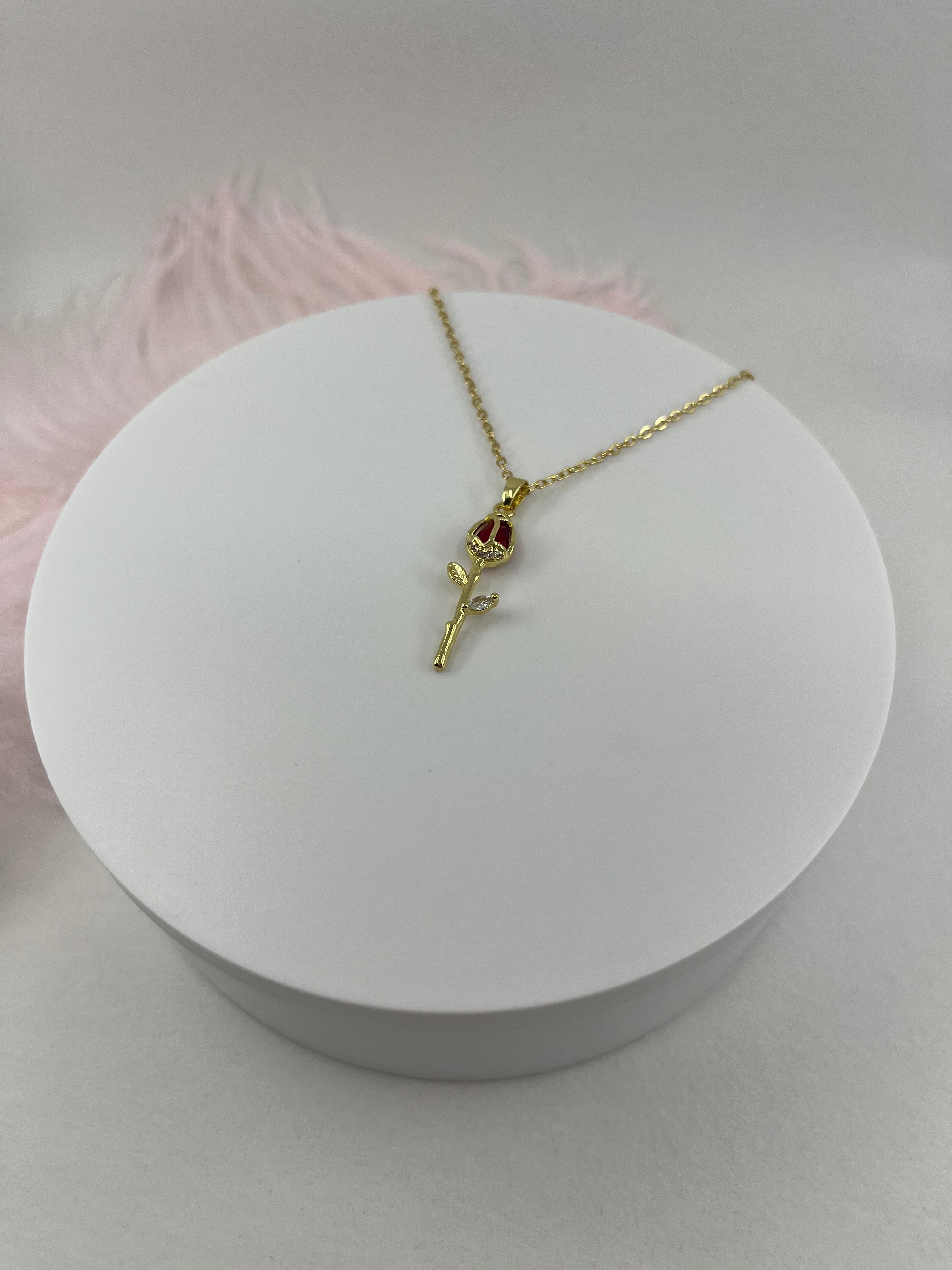 Choker necklace with gold zirconia rose pendants: 18K Gold Plated