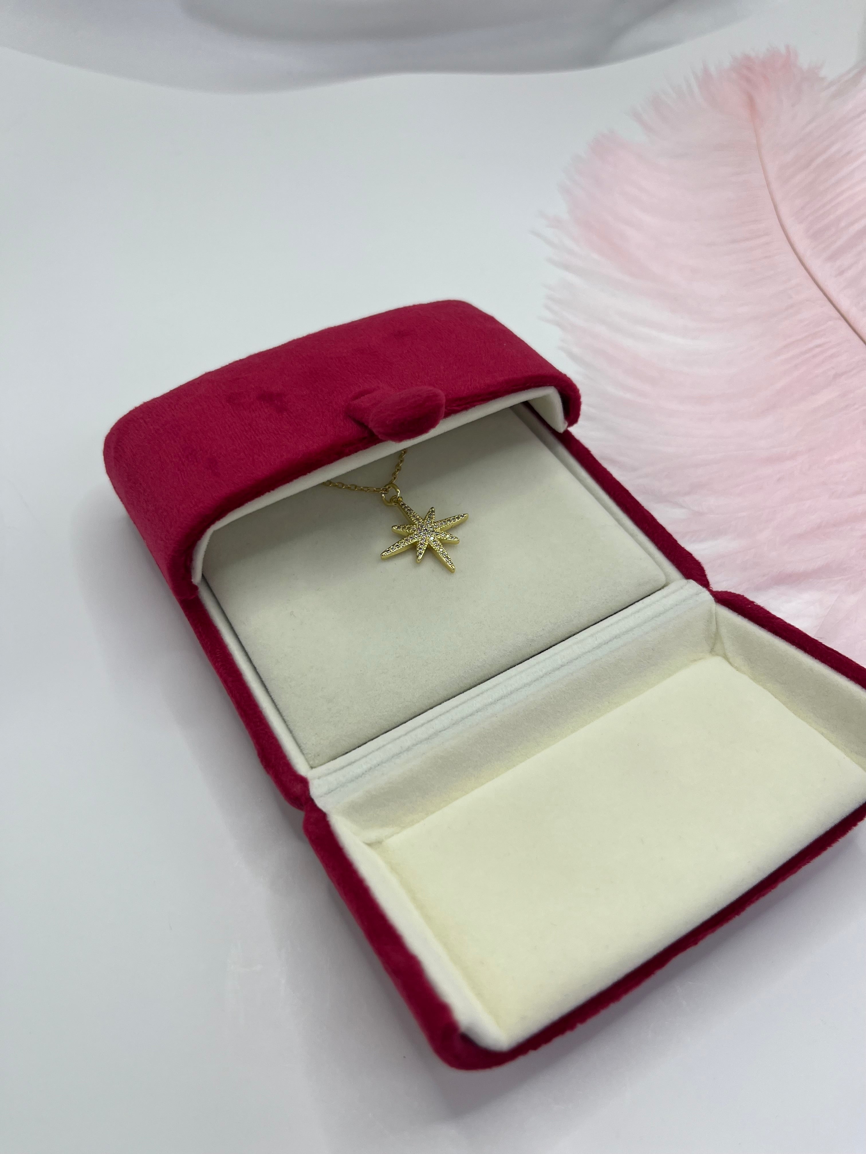 Choker necklace with zirconia star pendants: 18K Gold Plated