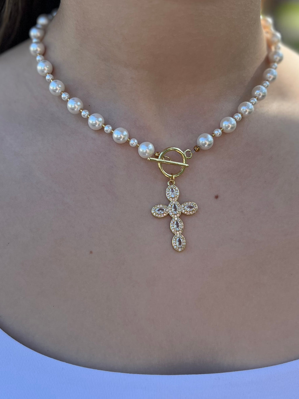 Shell Pearl Choker Necklace with Cross pendant: 18K Gold Plated