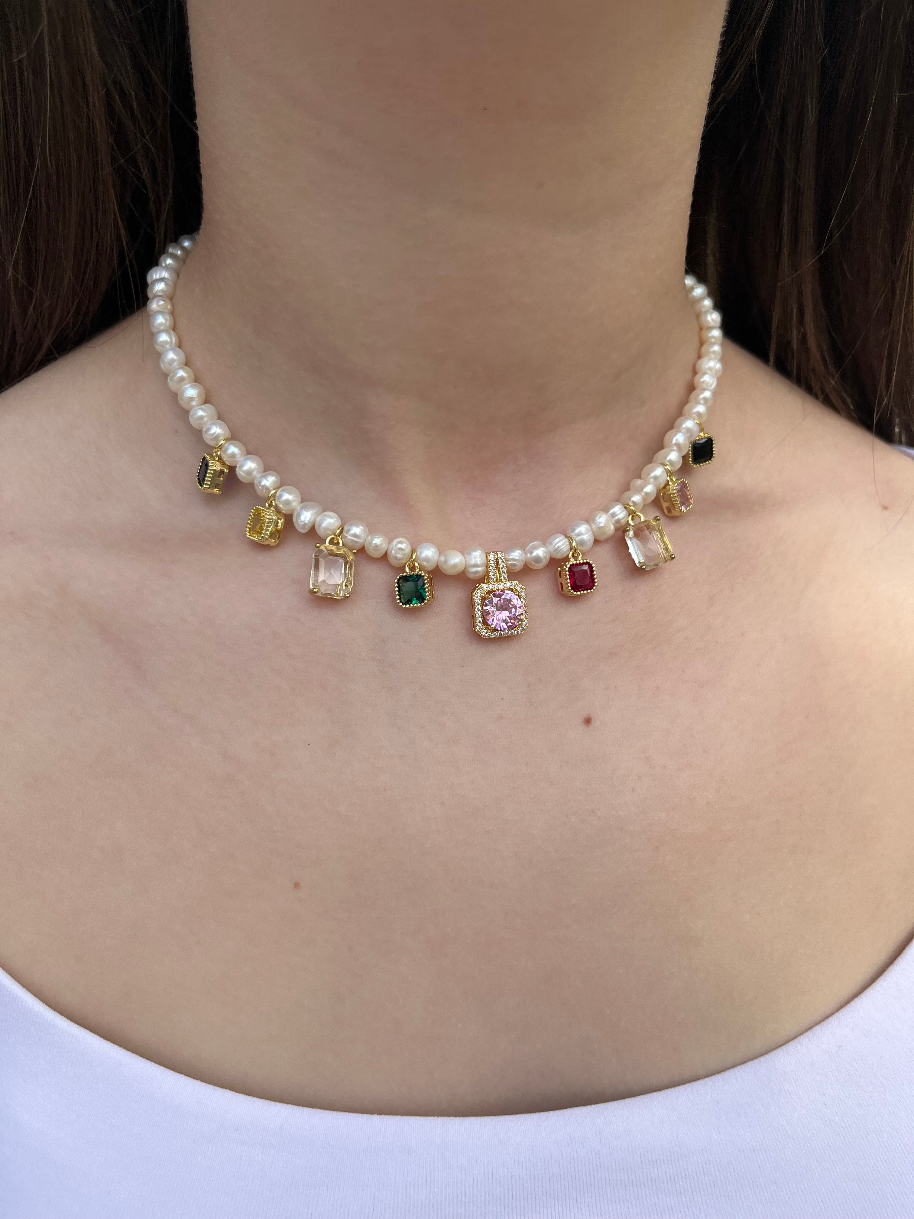 Pearl Necklace with zirconia pendants: 18K Gold Plated