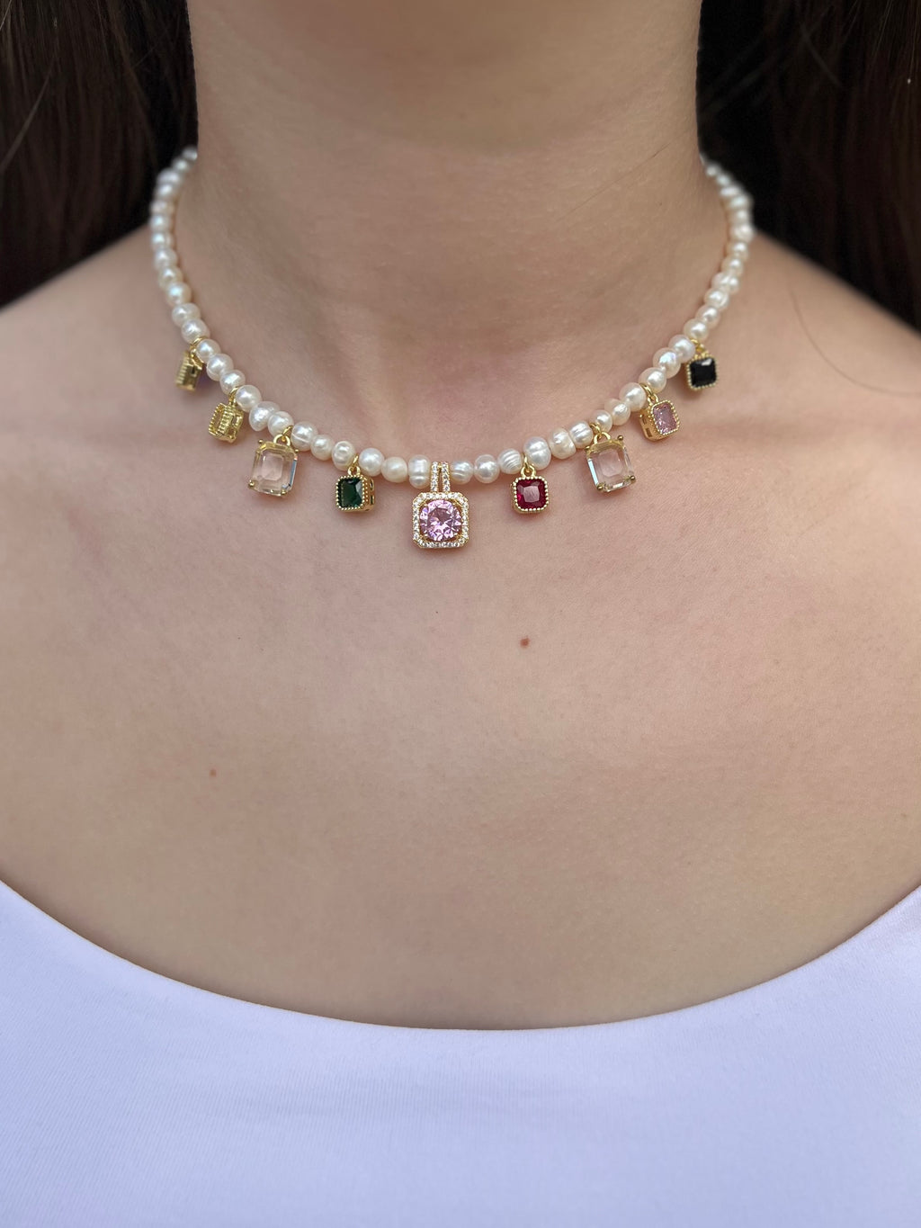 Pearl Necklace with zirconia pendants: 18K Gold Plated